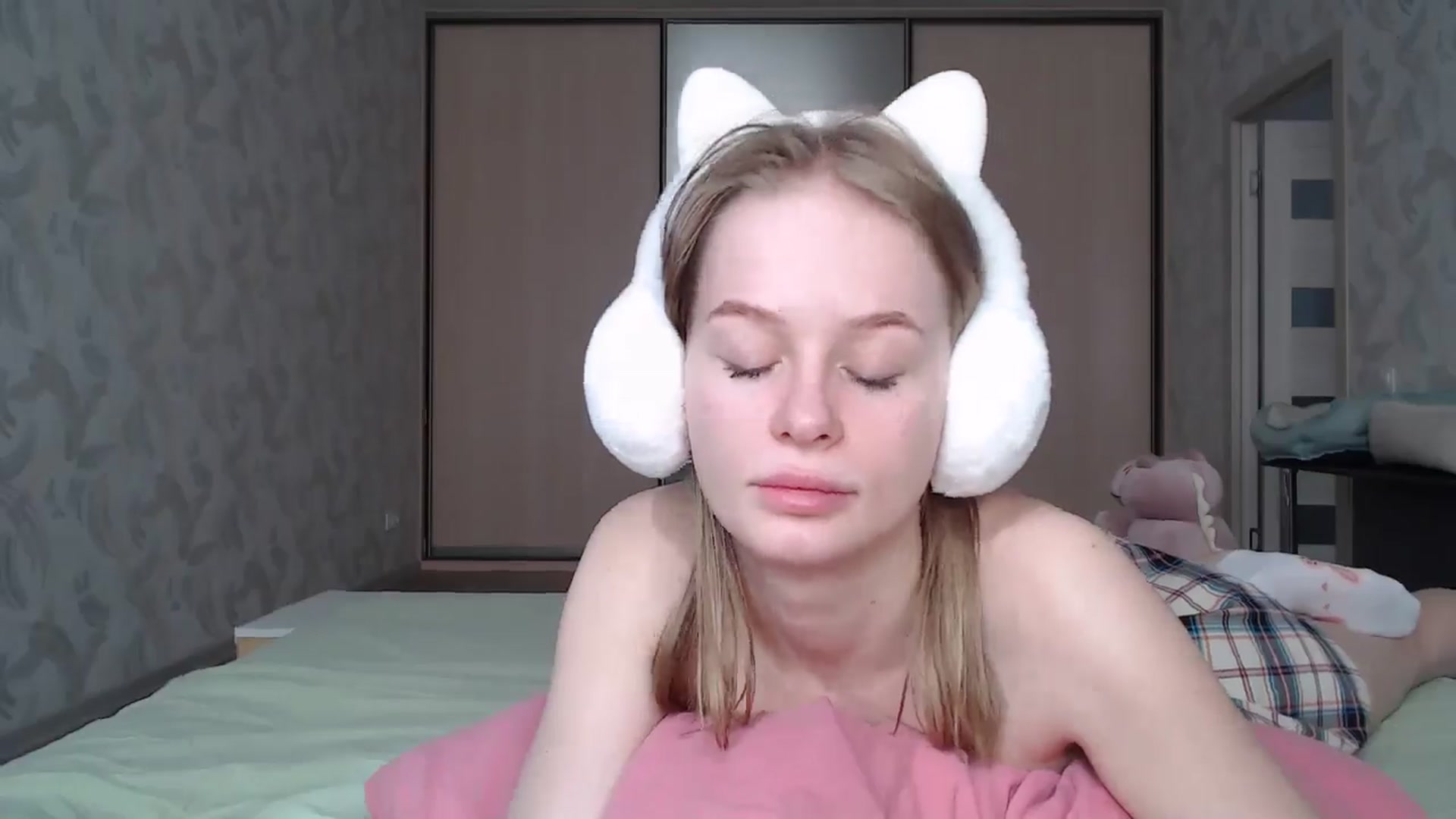 Gallery image thumbnail from Blondino4ka07's myfreecams stream on, 05/12/2024, 11:00 image 13 of 20