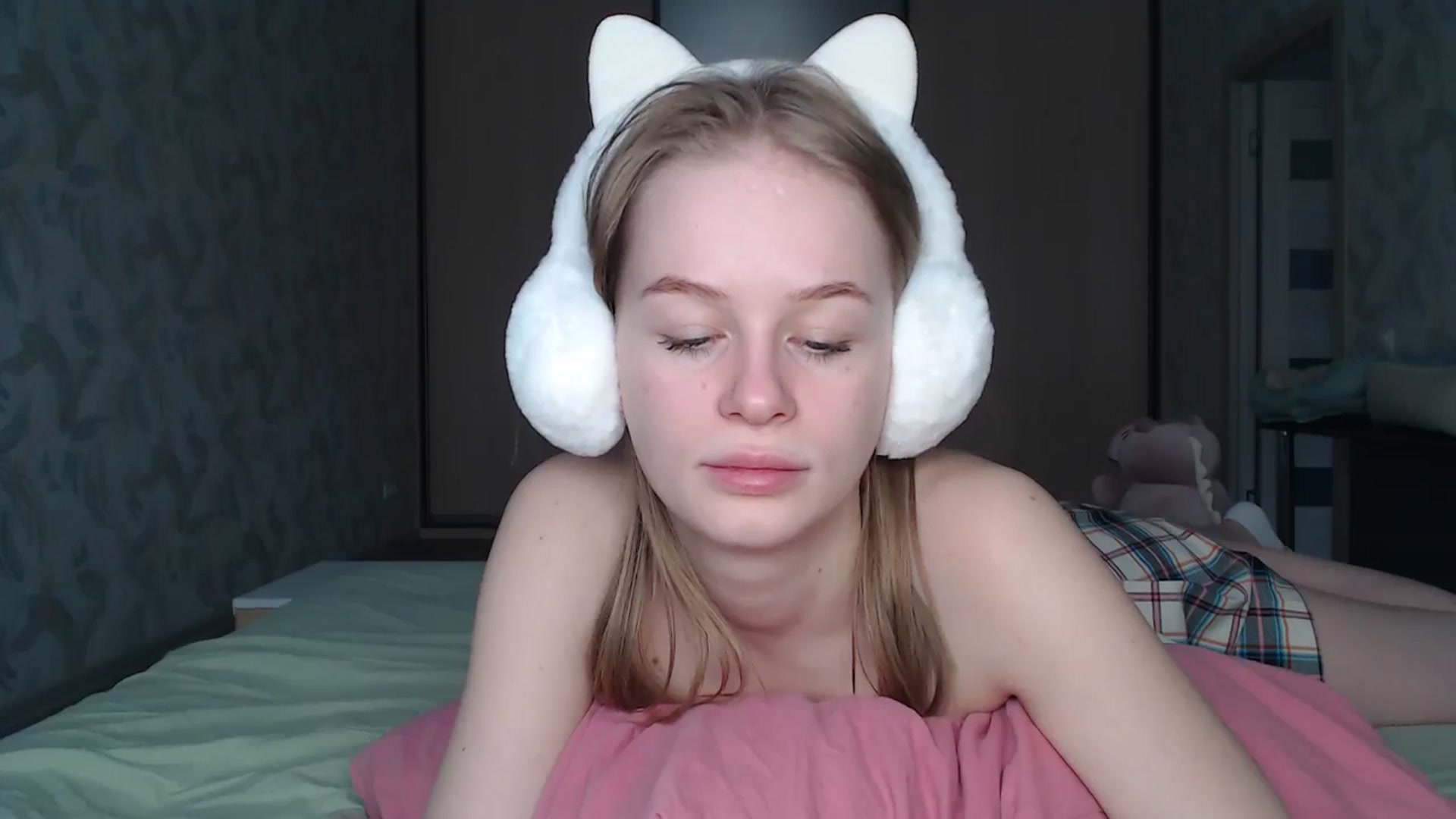 Gallery image thumbnail from Blondino4ka07's myfreecams stream on, 05/12/2024, 11:00 image 16 of 20