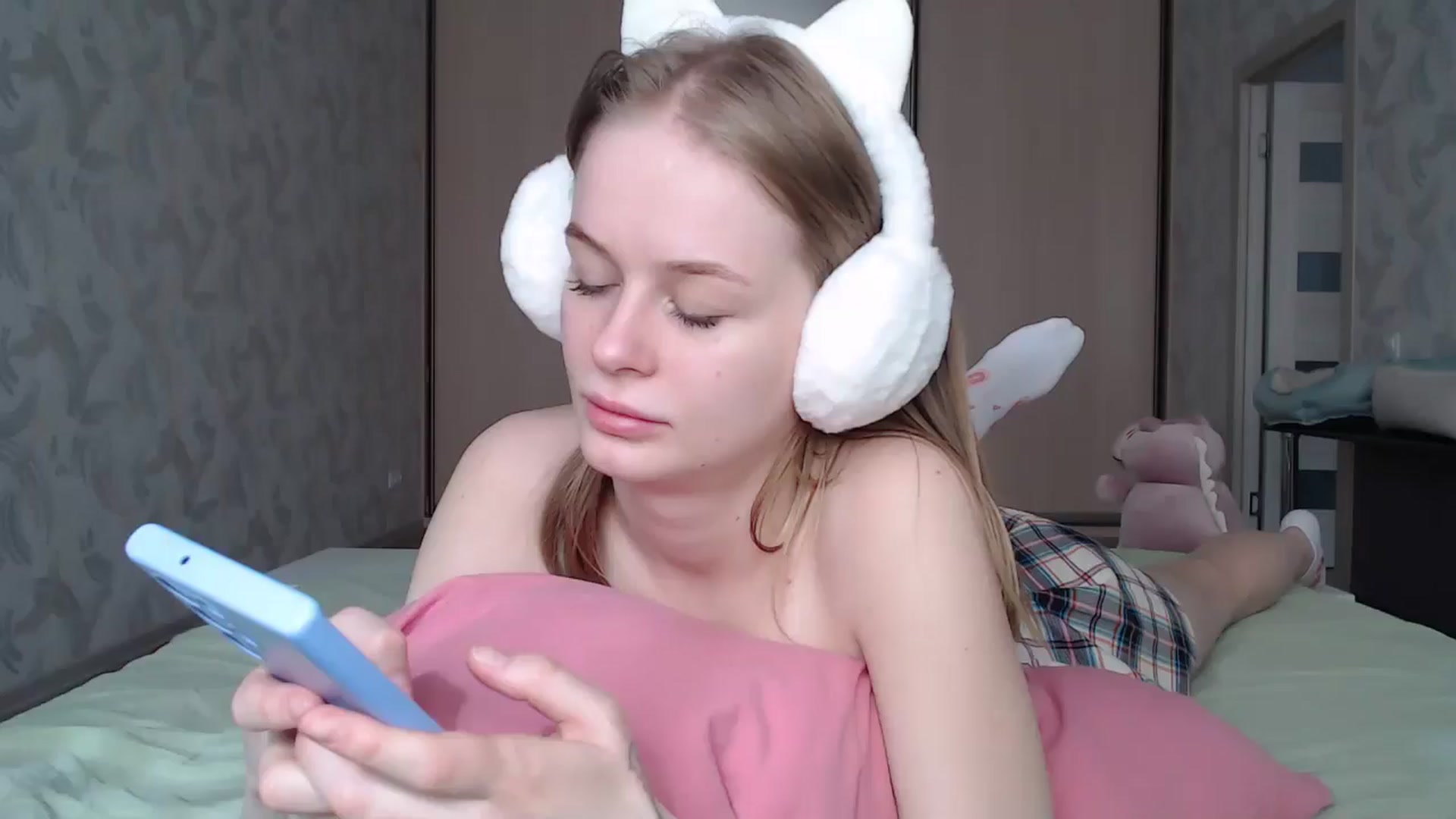 Gallery image thumbnail from Blondino4ka07's myfreecams stream on, 05/12/2024, 11:00 image 4 of 20