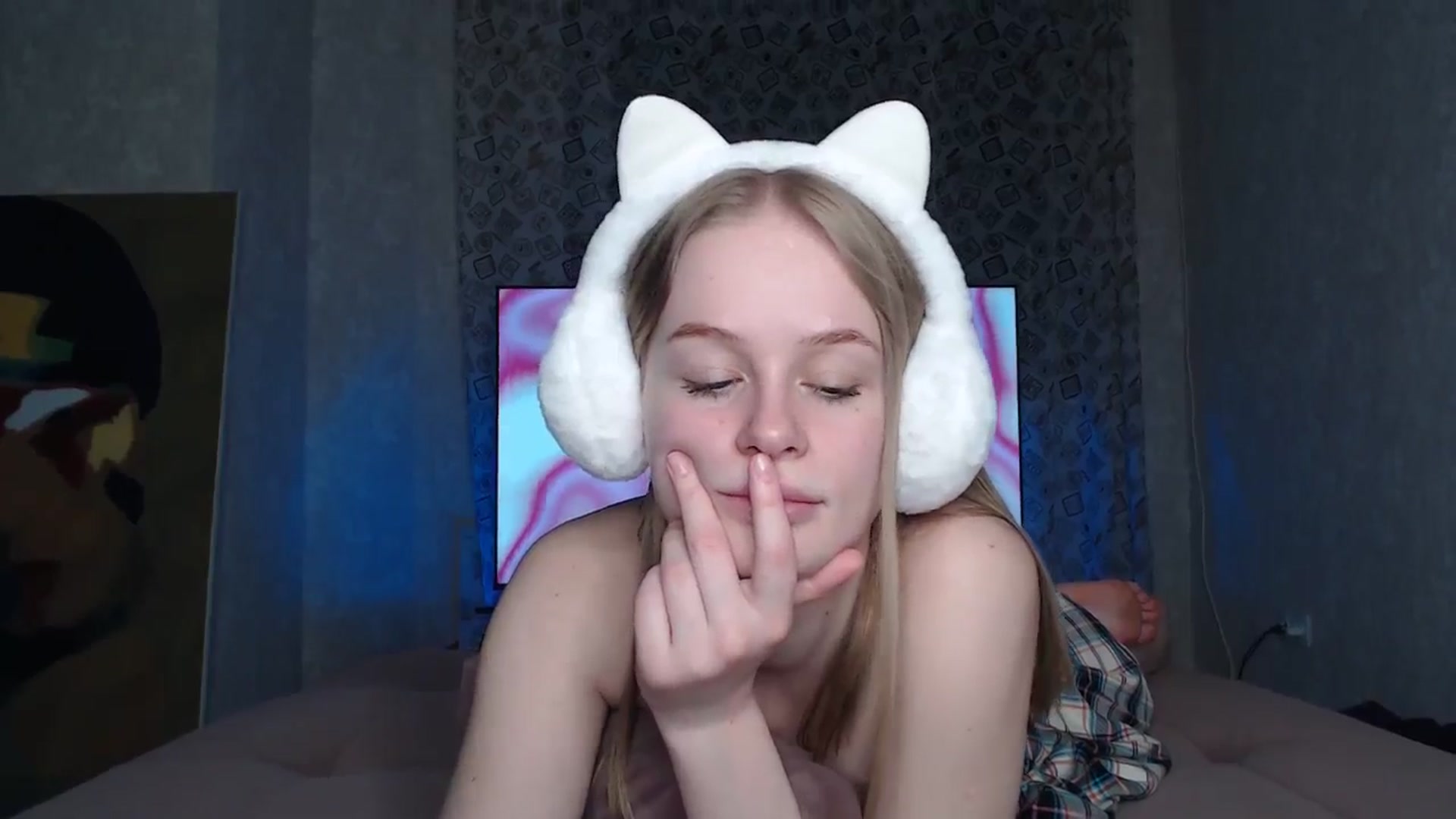 Gallery image thumbnail from Blondino4ka07's myfreecams stream on, 05/12/2024, 15:28 image 8 of 20