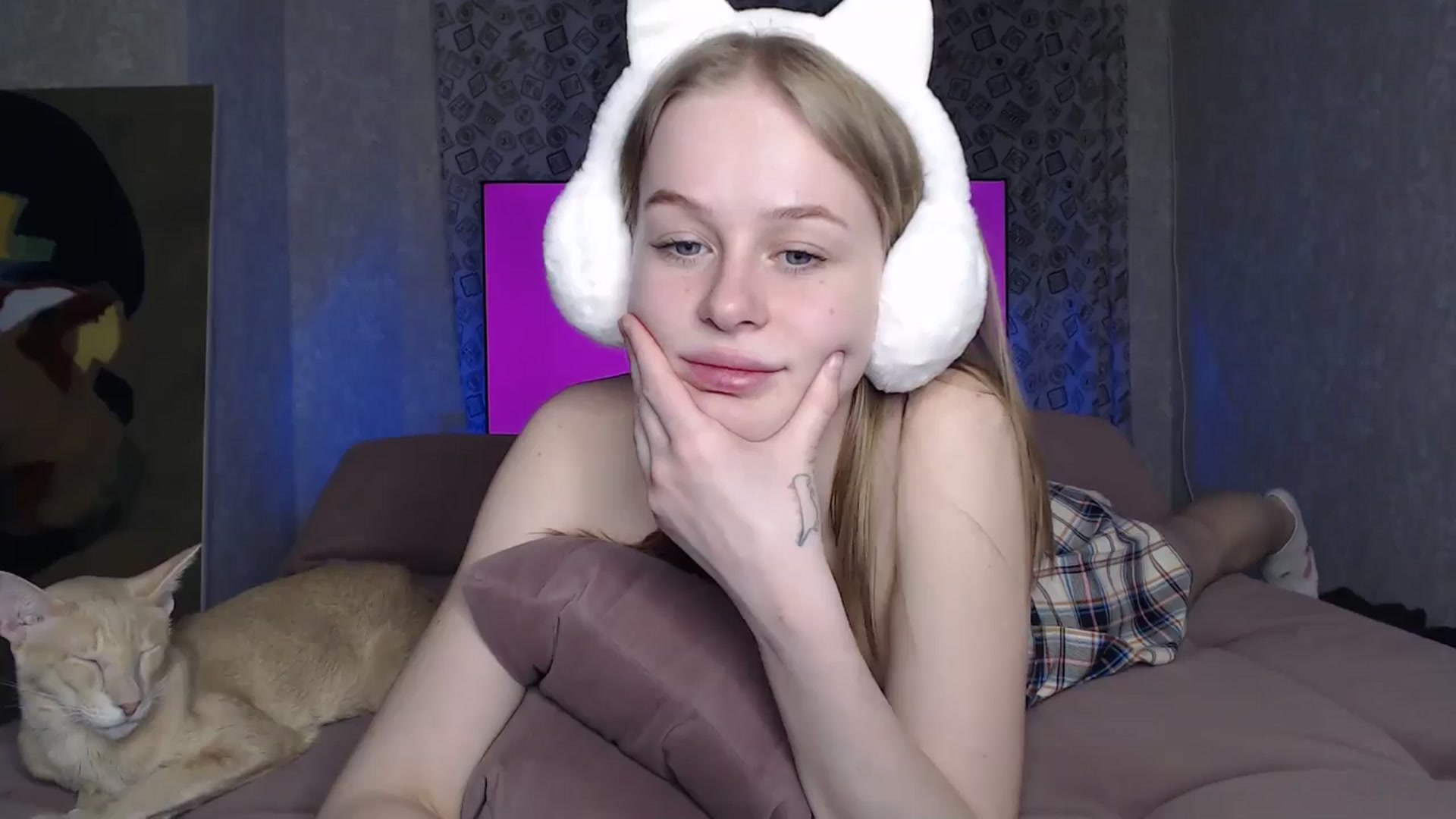 Gallery image thumbnail from Blondino4ka07's myfreecams stream on, 05/12/2024, 19:05 image 2 of 20