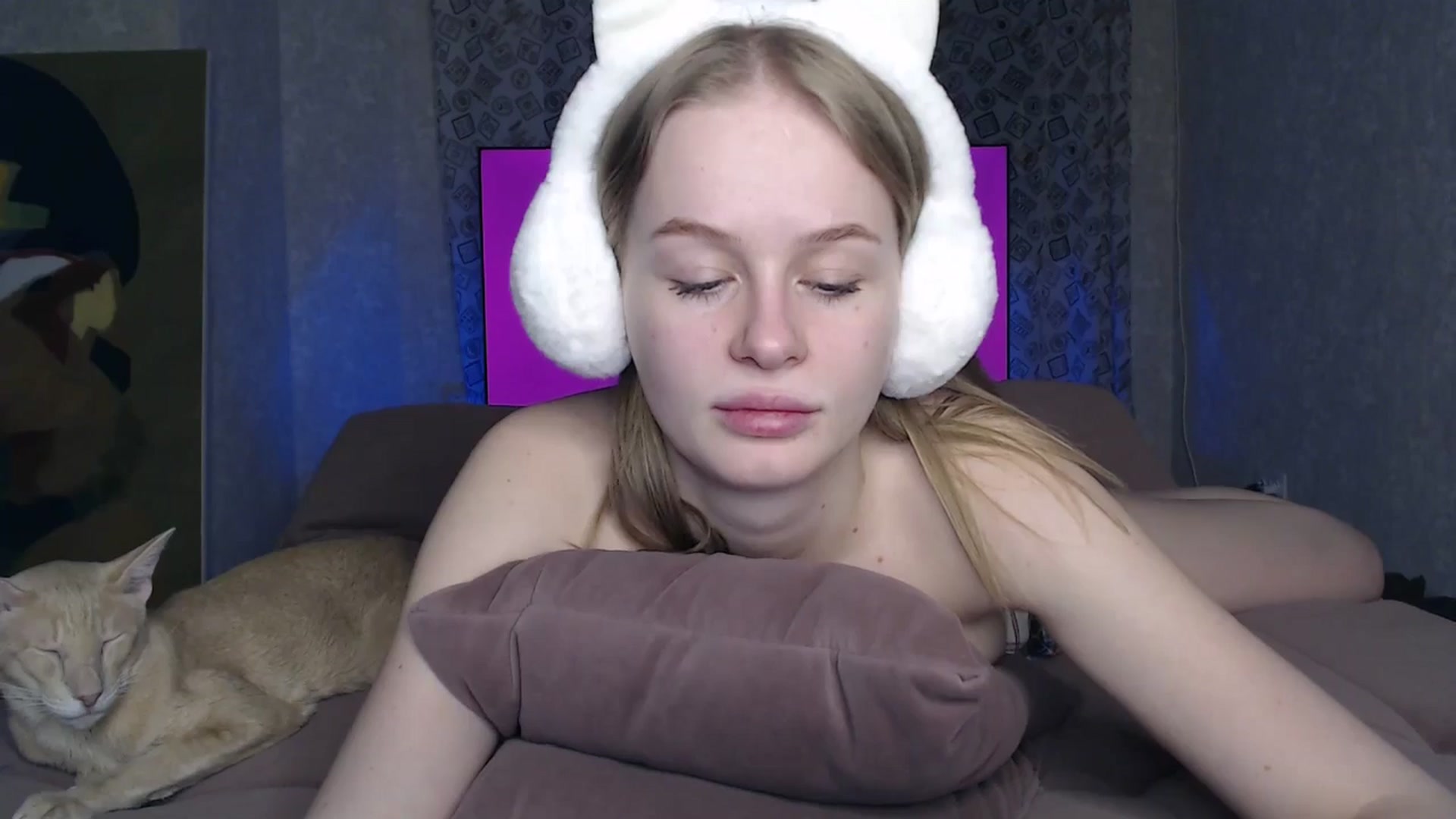 Gallery image thumbnail from Blondino4ka07's myfreecams stream on, 05/12/2024, 19:05 image 4 of 20