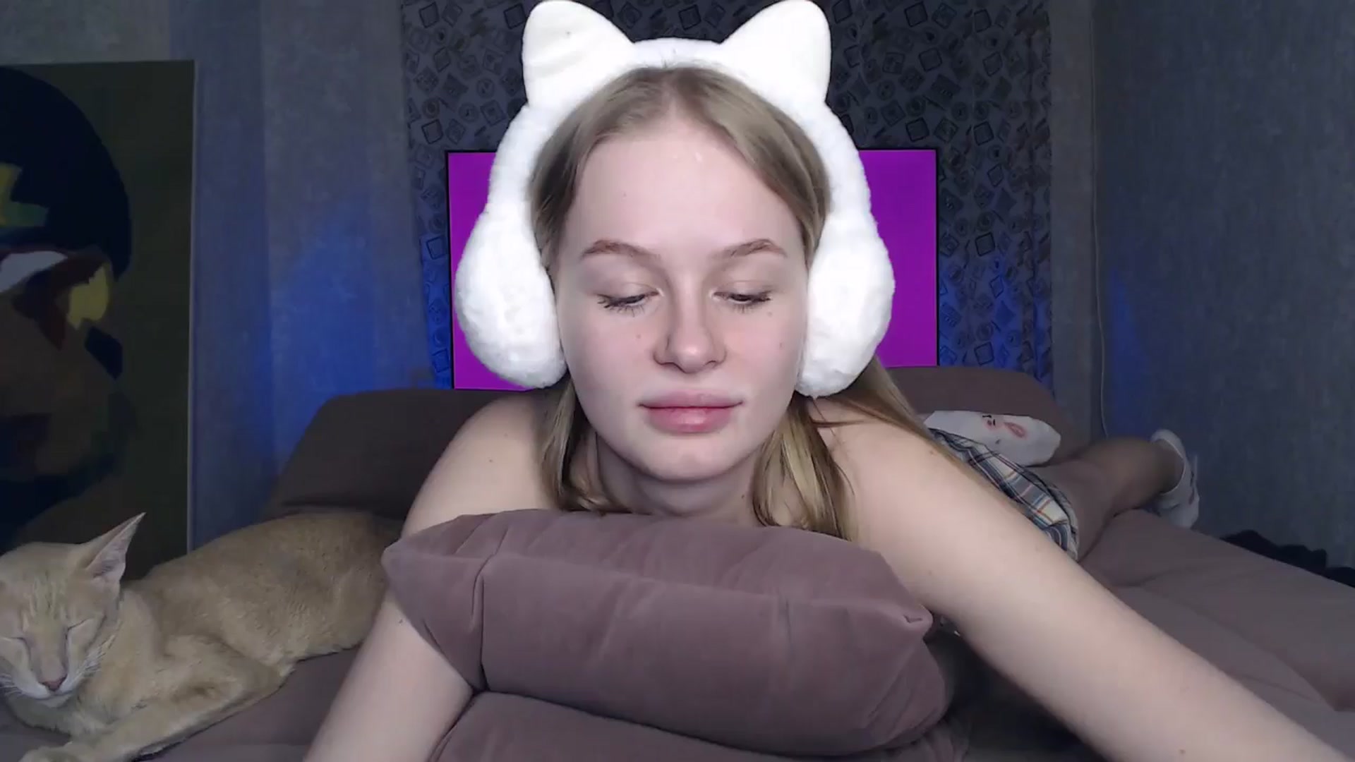 Gallery image thumbnail from Blondino4ka07's myfreecams stream on, 05/12/2024, 19:05 image 10 of 20