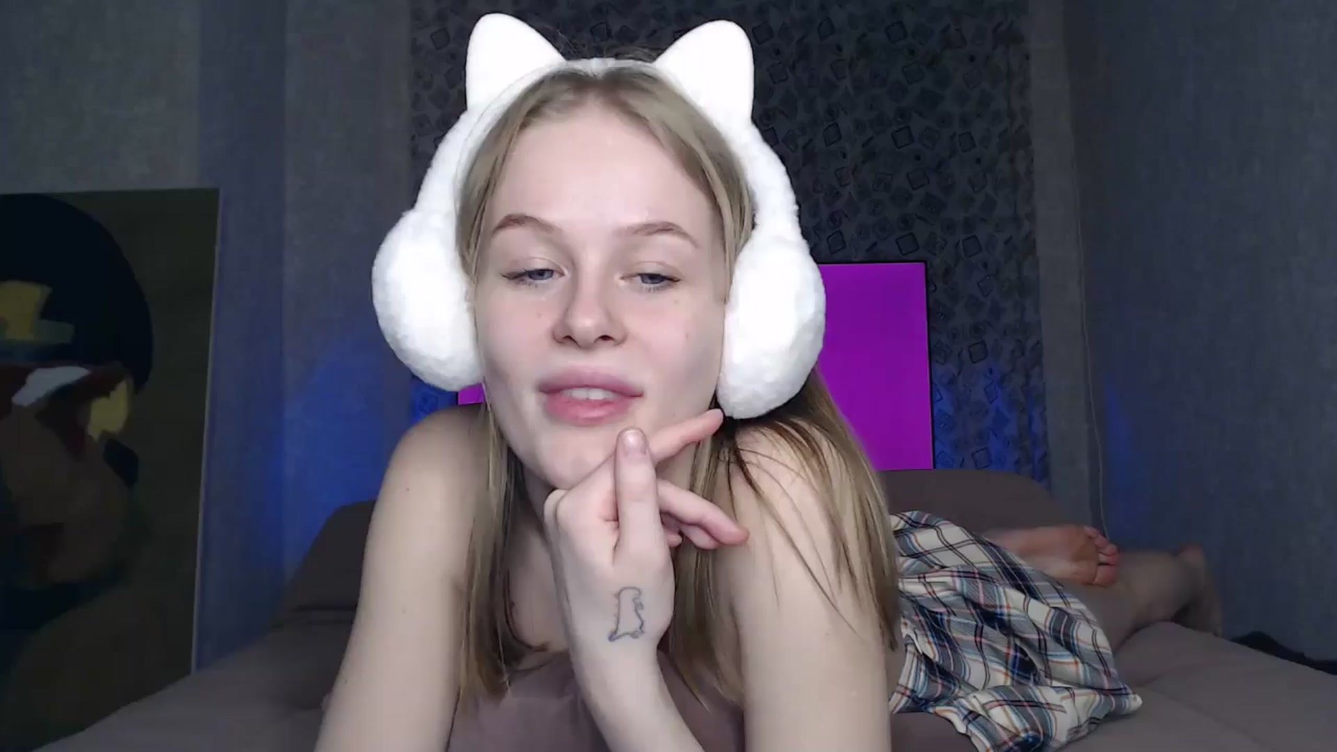 Gallery image thumbnail from Blondino4ka07's myfreecams stream on, 05/12/2024, 20:54 image 10 of 20