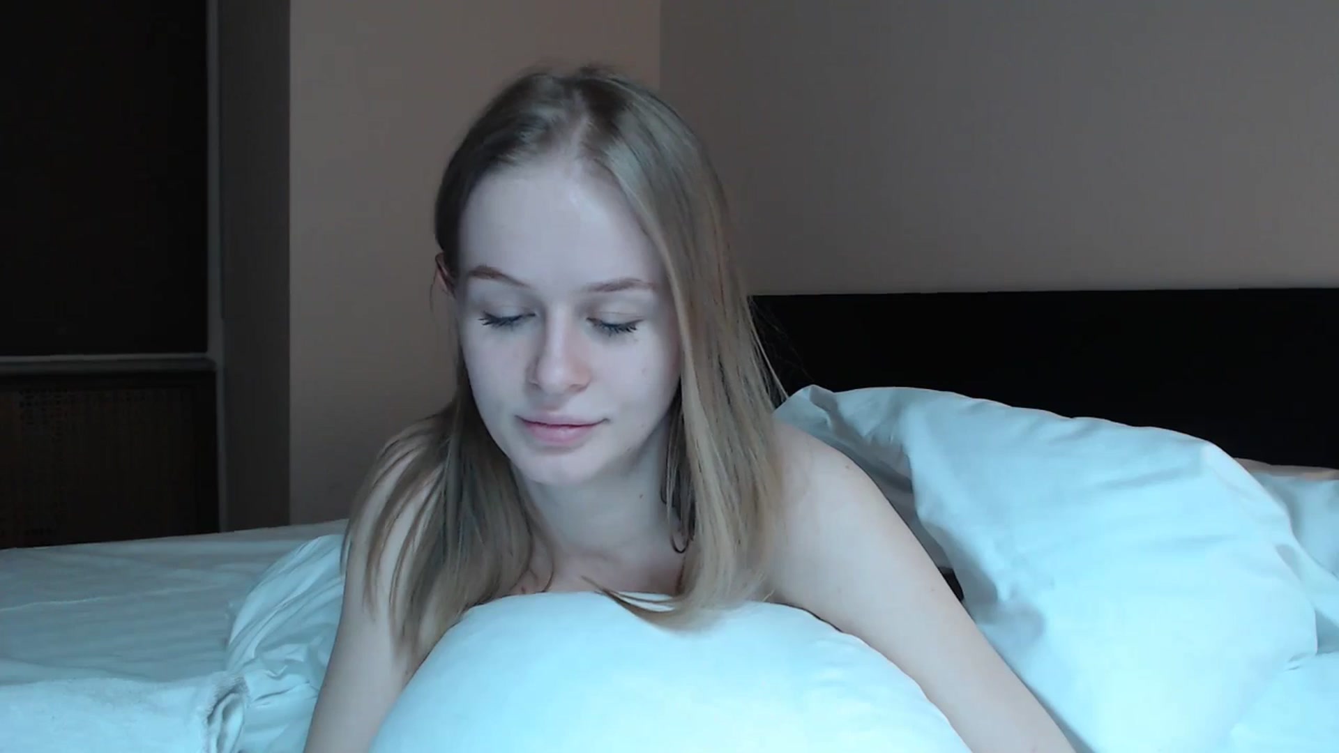 Gallery image thumbnail from Blondino4ka07's myfreecams stream on, 05/13/2024, 06:12 image 13 of 20