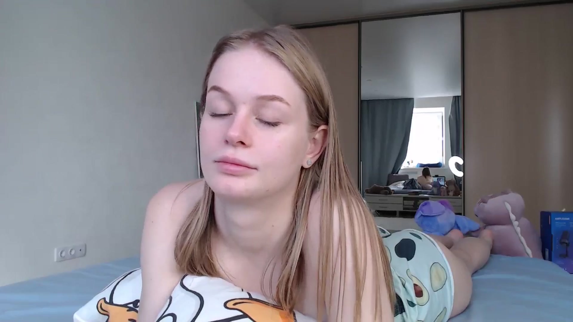 Gallery image thumbnail from Blondino4ka07's myfreecams stream on, 09/30/2024, 08:37 image 6 of 20
