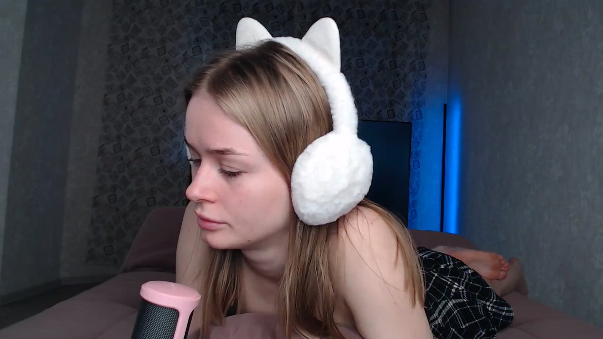 Gallery image thumbnail from Blondino4ka07's myfreecams stream on, 10/14/2024, 07:19 image 17 of 20