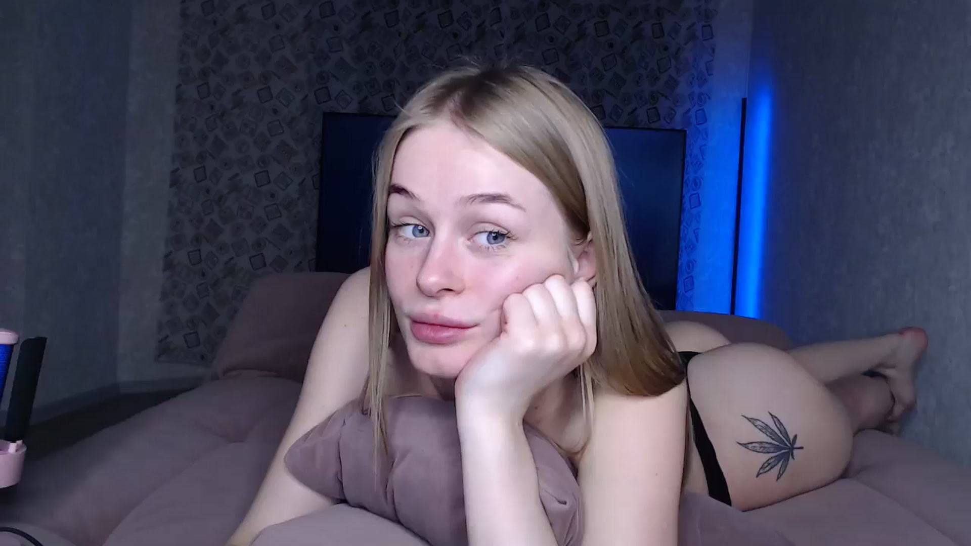 Gallery image thumbnail from Blondino4ka07's myfreecams stream on, 10/14/2024, 17:31 image 18 of 20
