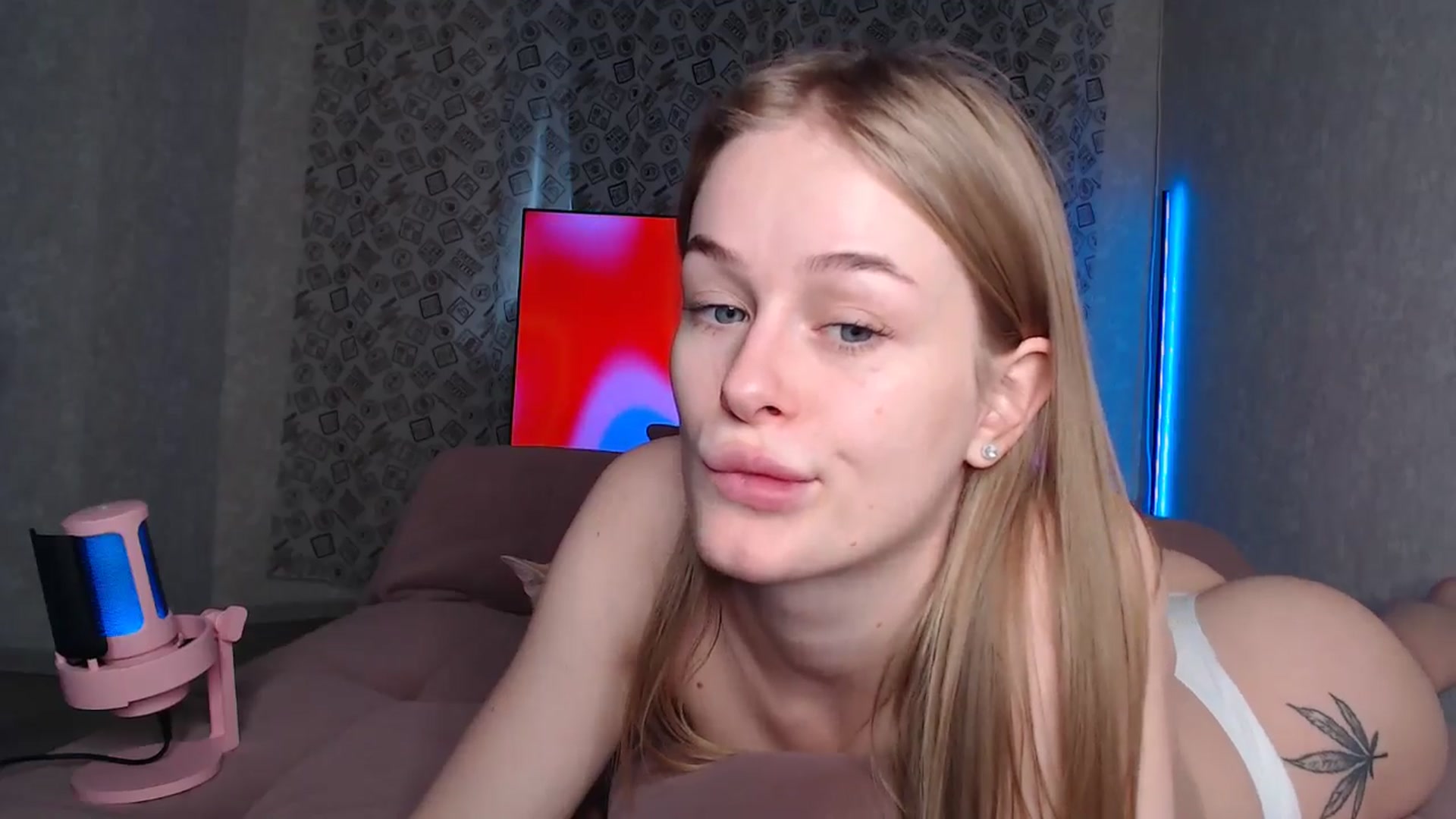 Gallery image thumbnail from Blondino4ka07's myfreecams stream on, 10/15/2024, 08:44 image 7 of 20