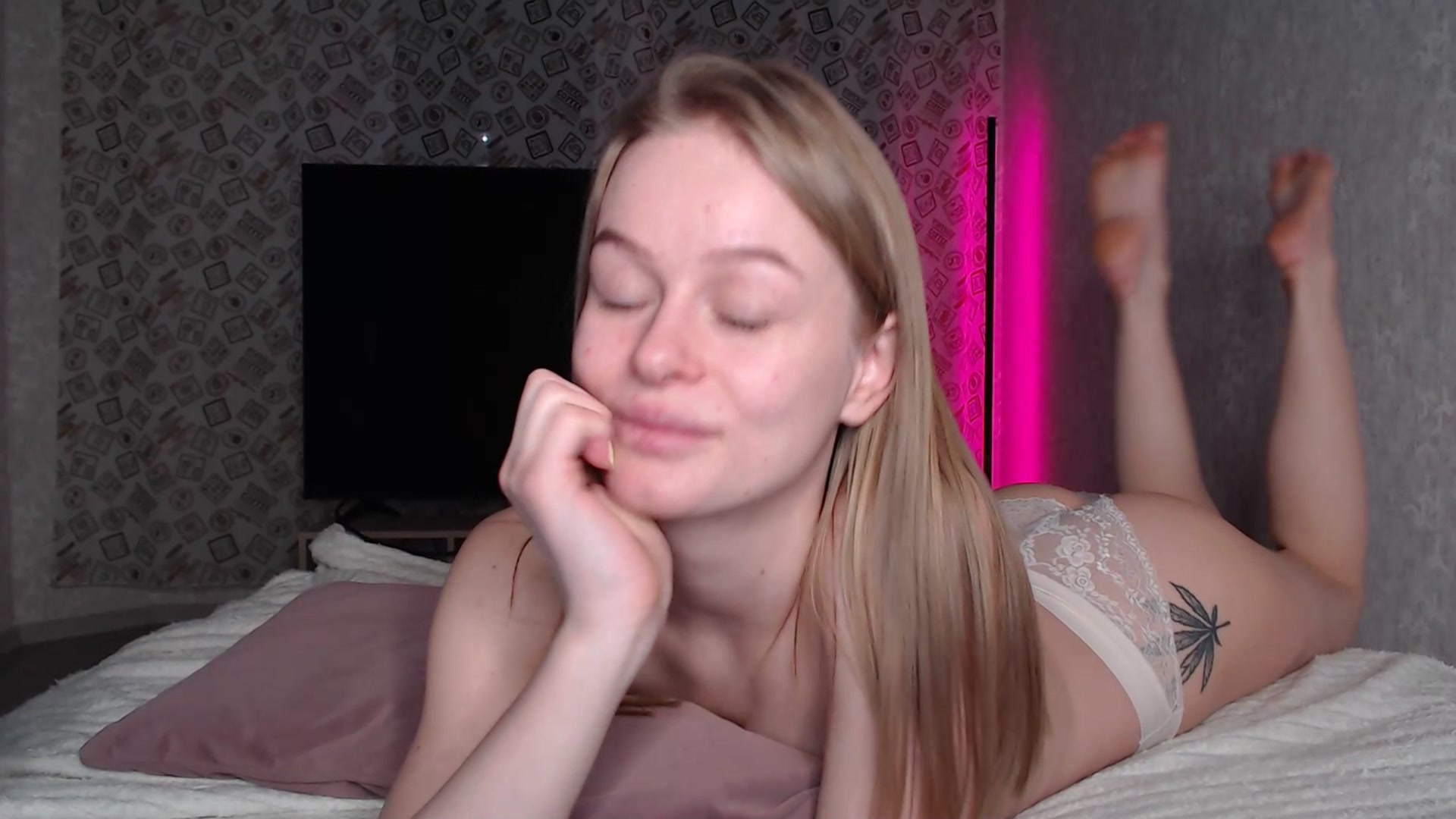 Gallery image thumbnail from Blondino4ka07's myfreecams stream on, 12/15/2024, 14:08 image 7 of 20