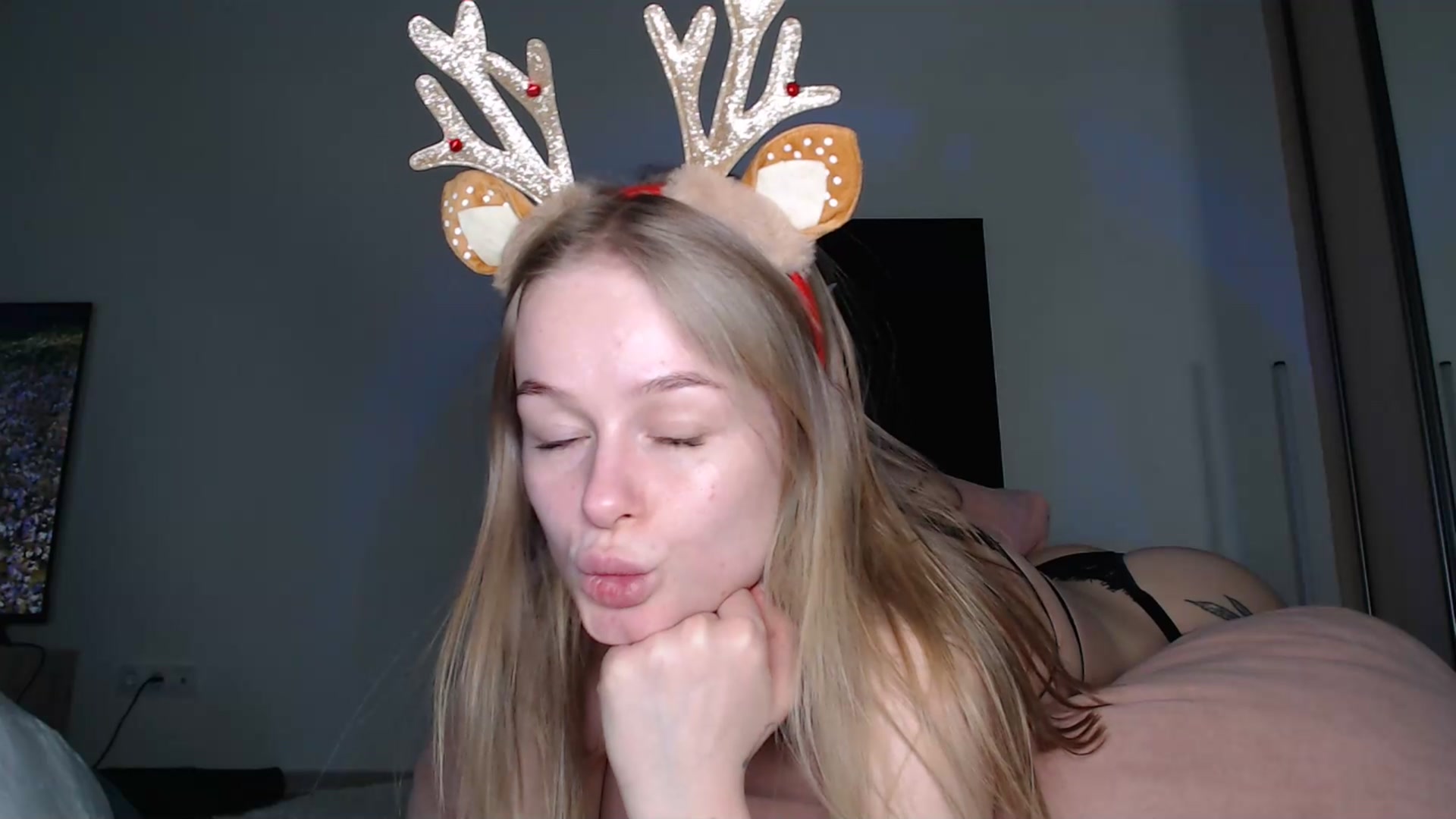 Gallery image thumbnail from Blondino4ka07's myfreecams stream on, 12/29/2024, 13:53 image 4 of 20