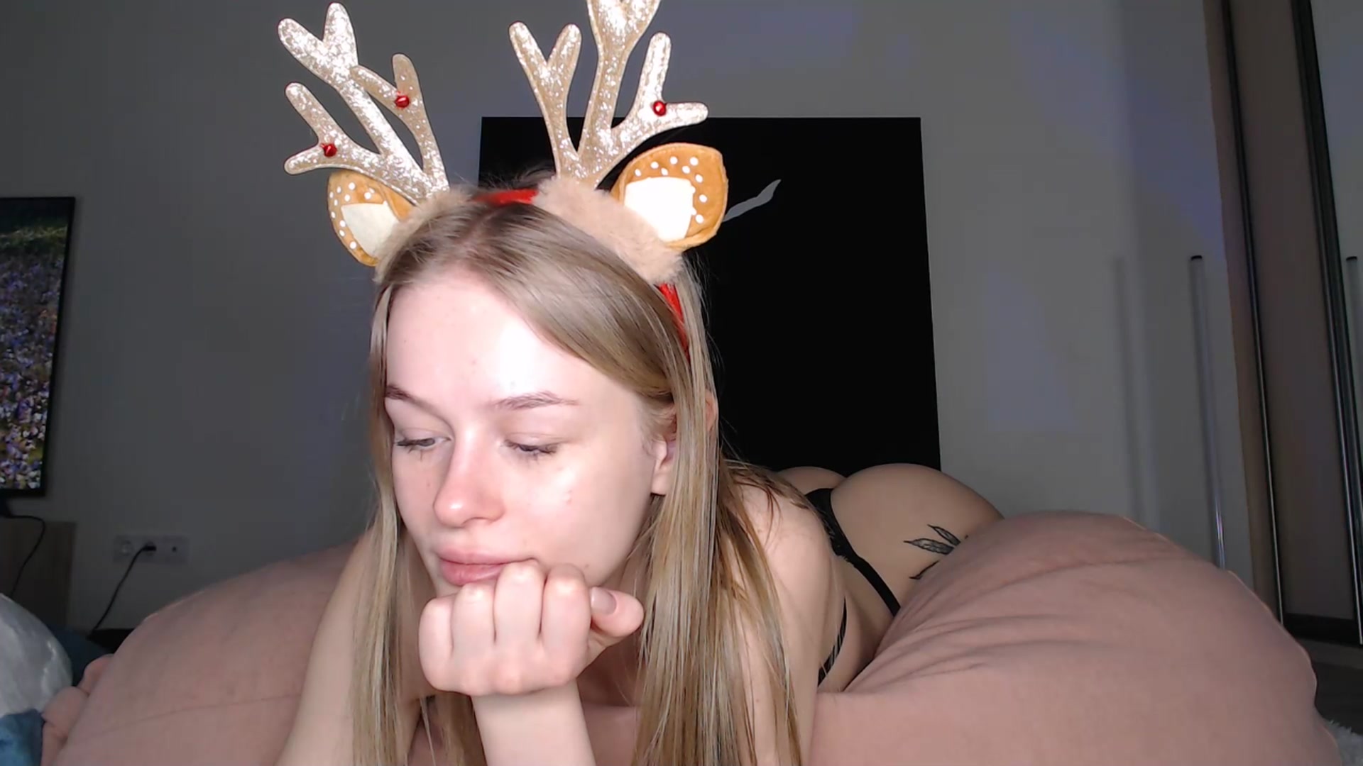 Gallery image thumbnail from Blondino4ka07's myfreecams stream on, 12/29/2024, 13:53 image 17 of 20