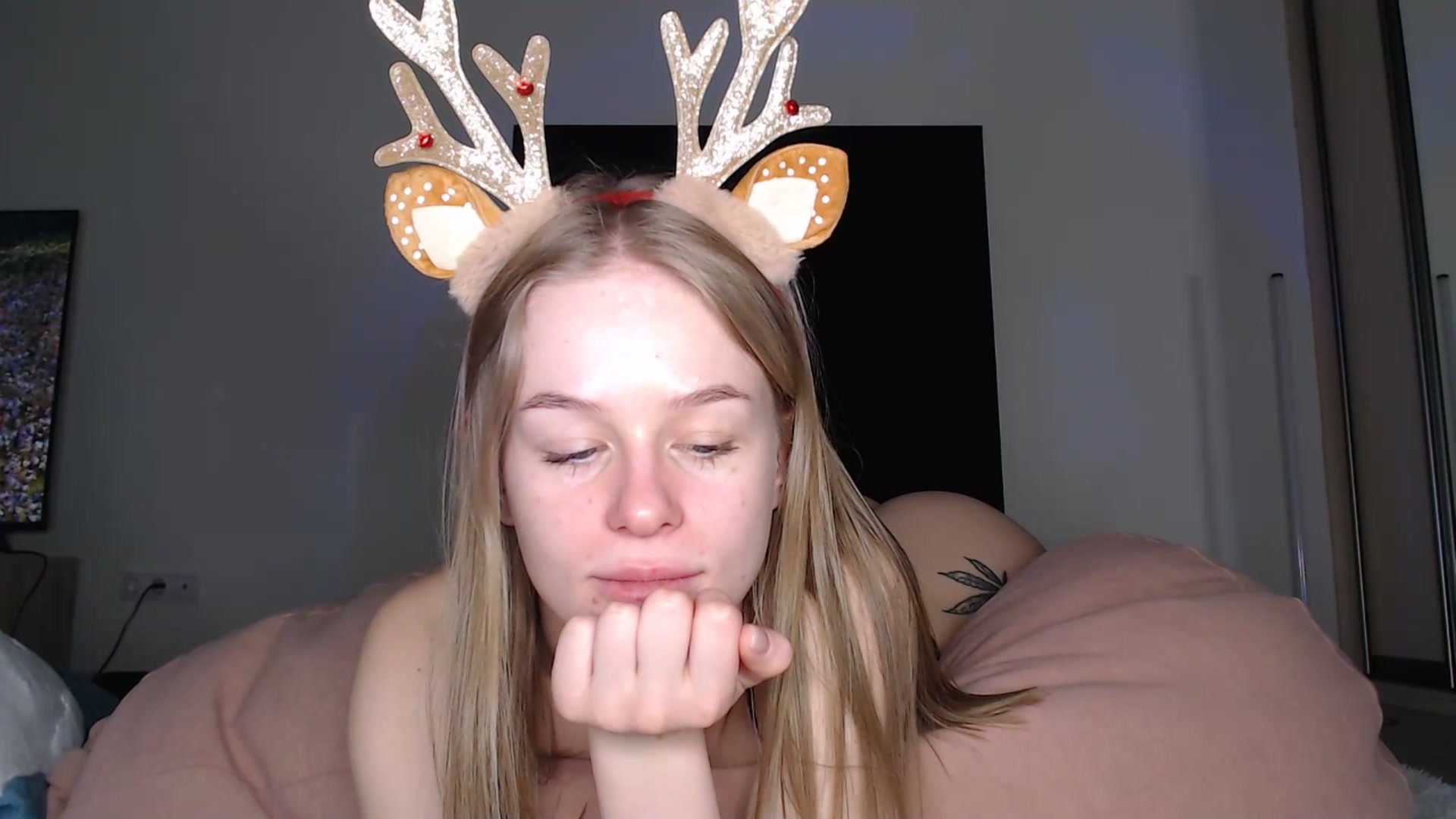 Gallery image thumbnail from Blondino4ka07's myfreecams stream on, 12/29/2024, 13:53 image 15 of 20