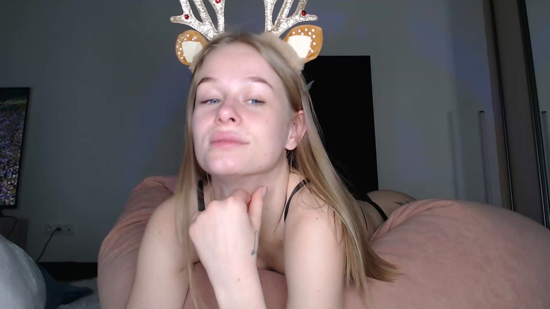 Gallery image thumbnail from Blondino4ka07's myfreecams stream on, 12/29/2024, 13:53 image 8 of 20