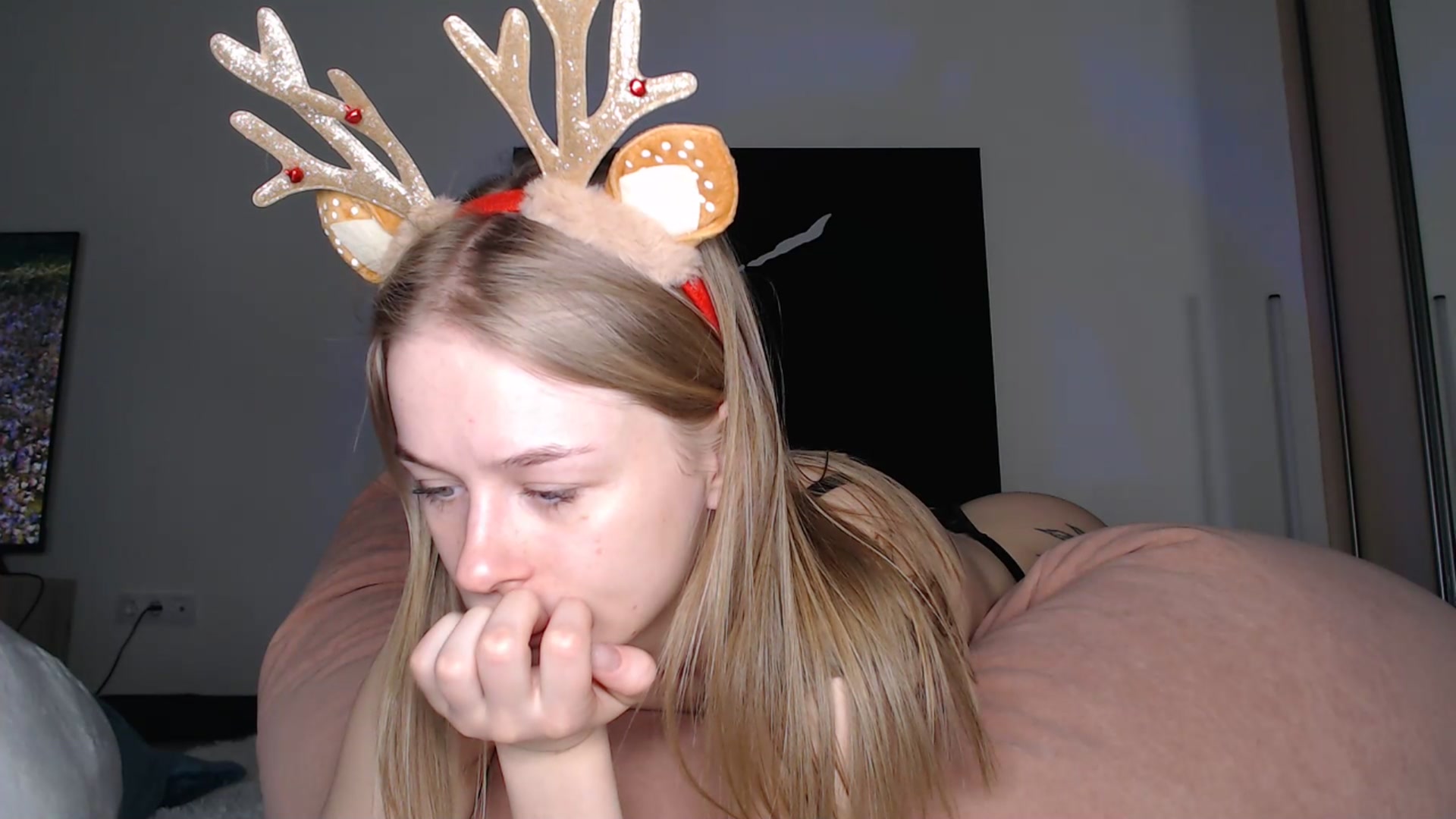 Gallery image thumbnail from Blondino4ka07's myfreecams stream on, 12/29/2024, 13:53 image 7 of 20