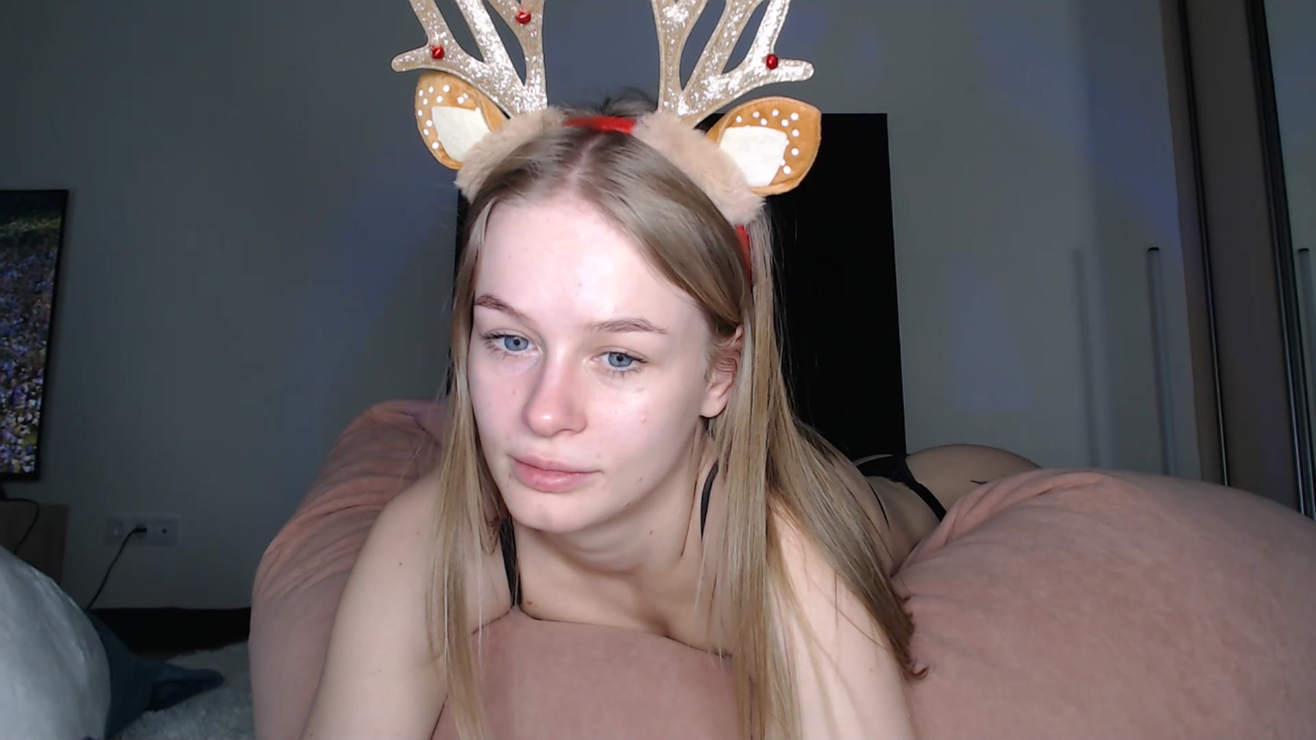 Gallery image thumbnail from Blondino4ka07's myfreecams stream on, 12/29/2024, 13:53 image 9 of 20