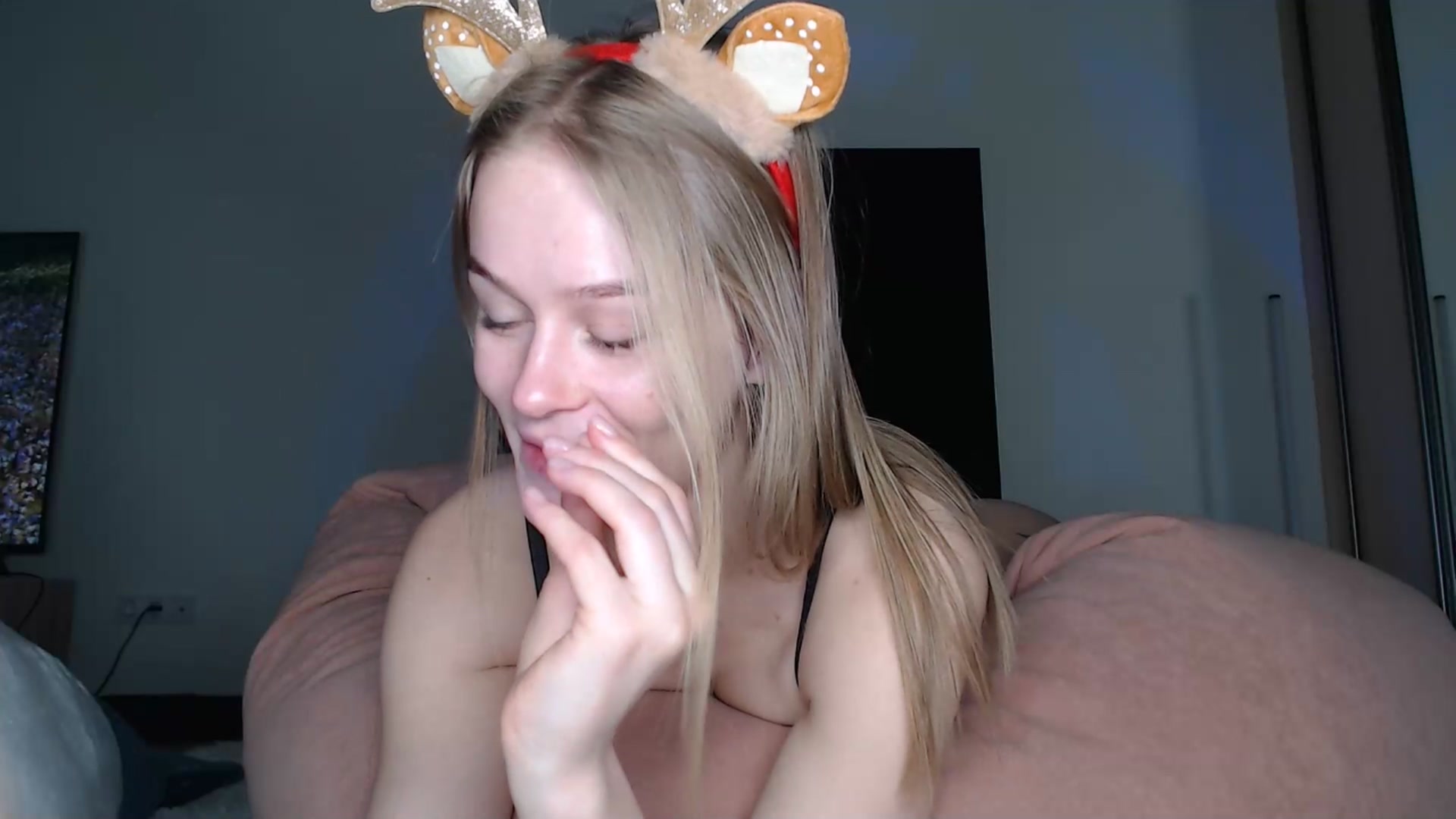 Gallery image thumbnail from Blondino4ka07's myfreecams stream on, 12/29/2024, 13:53 image 6 of 20