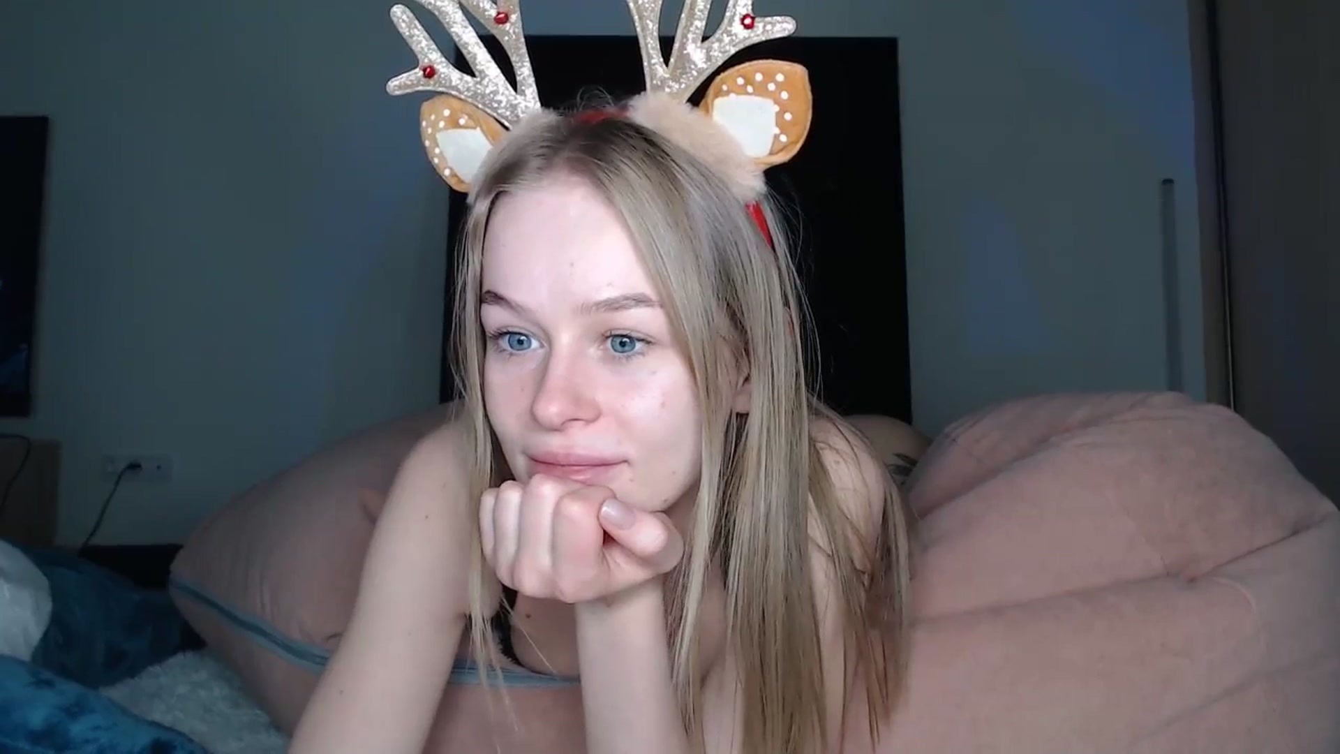 Gallery image thumbnail from Blondino4ka07's myfreecams stream on, 12/29/2024, 17:19 image 13 of 20
