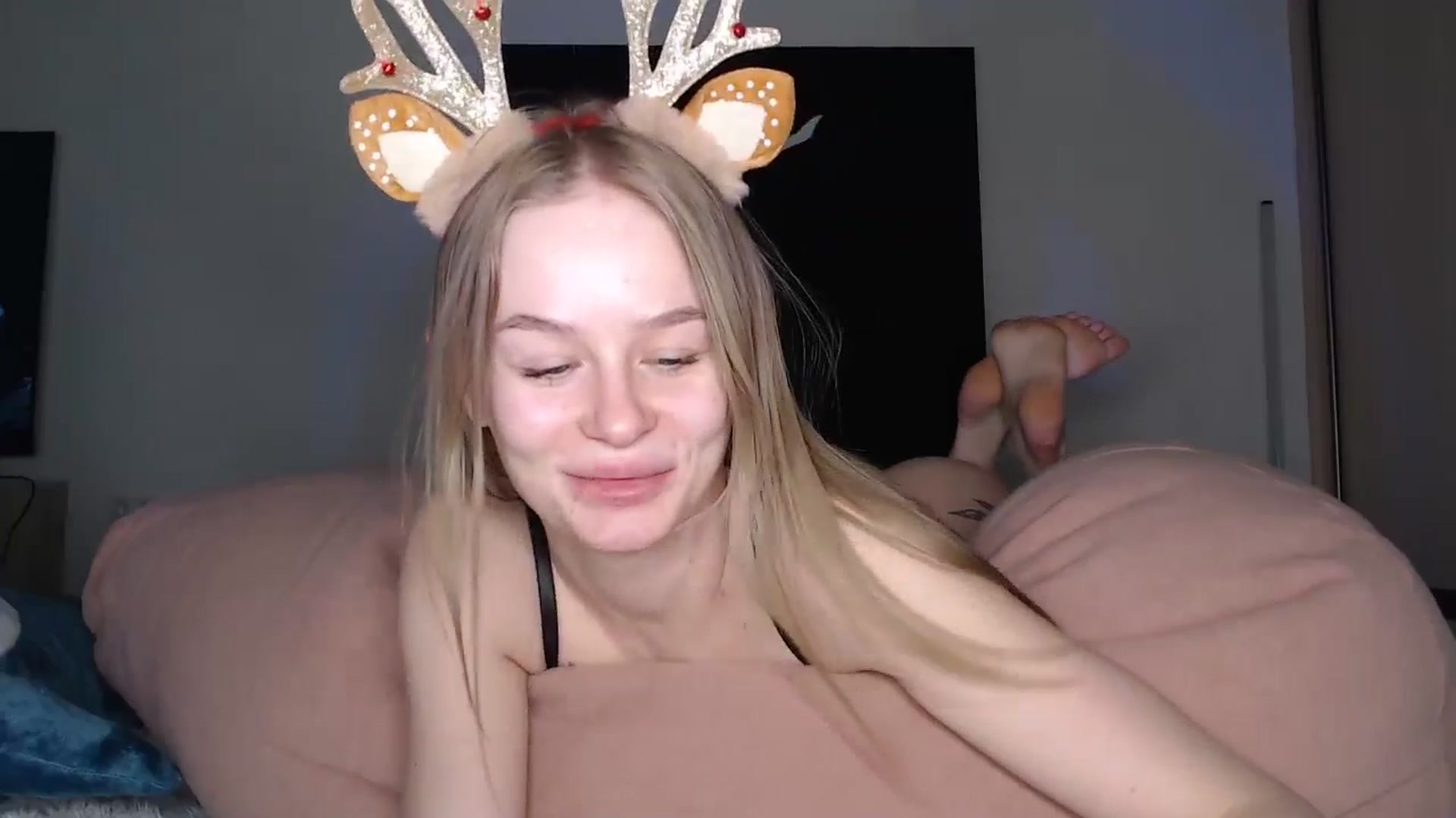 Gallery image thumbnail from Blondino4ka07's myfreecams stream on, 12/29/2024, 17:19 image 4 of 20