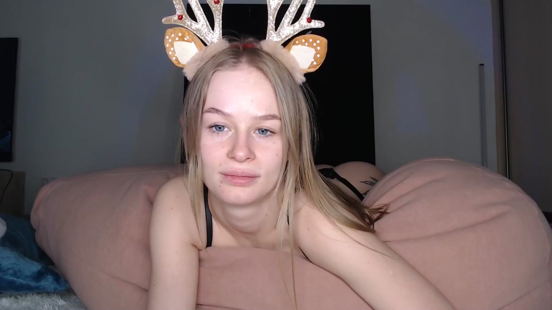 Gallery image thumbnail from Blondino4ka07's myfreecams stream on, 12/29/2024, 17:19 image 3 of 20