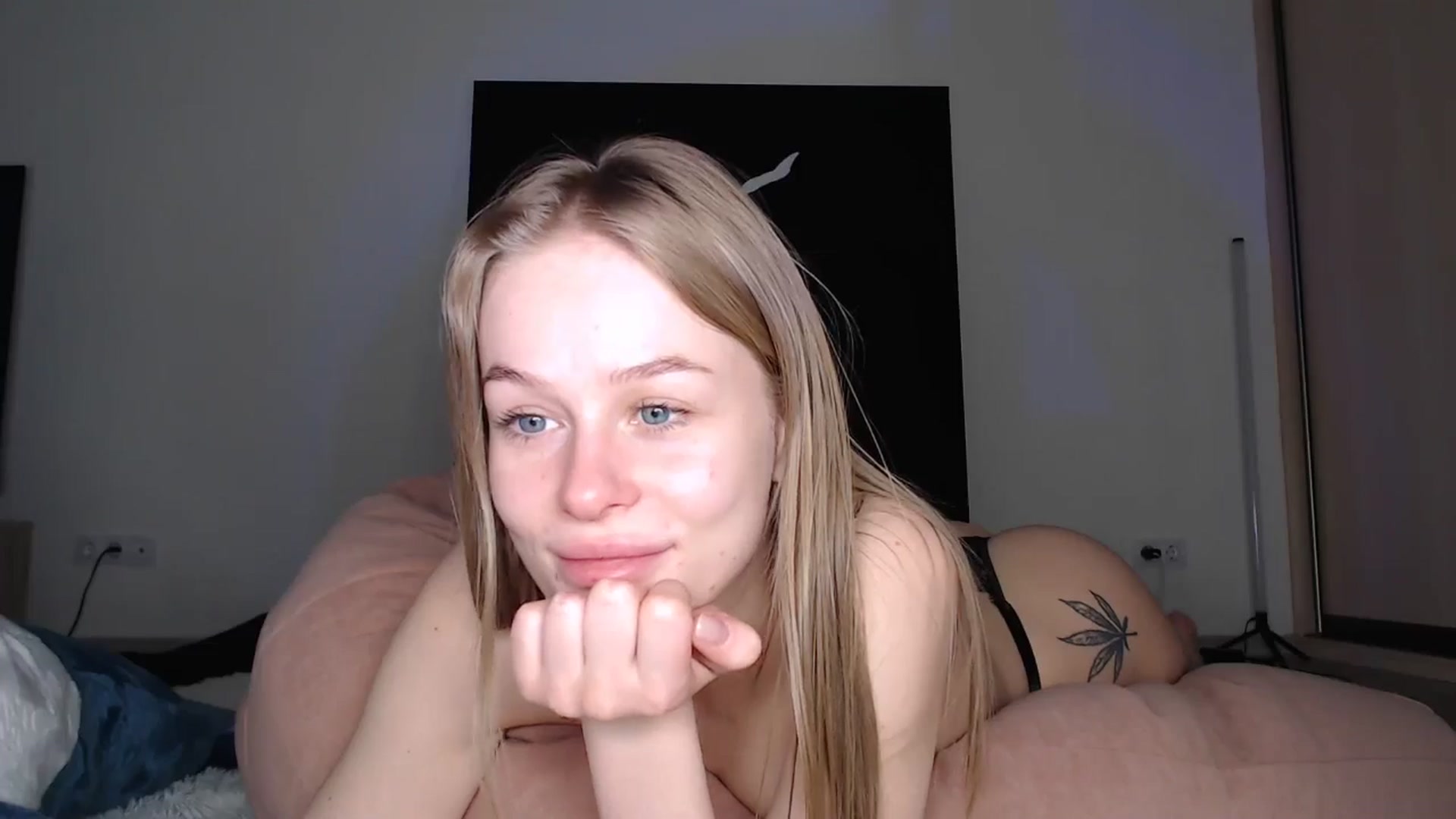 Gallery image thumbnail from Blondino4ka07's myfreecams stream on, 12/29/2024, 20:34 image 17 of 20