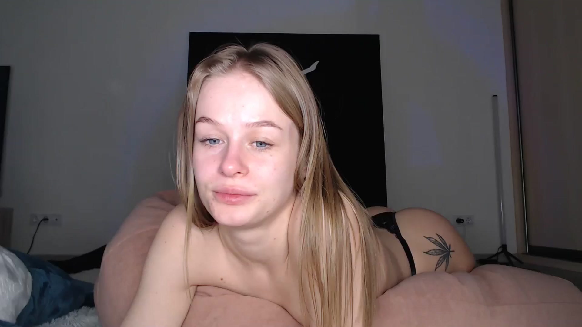 Gallery image thumbnail from Blondino4ka07's myfreecams stream on, 12/29/2024, 20:34 image 15 of 20