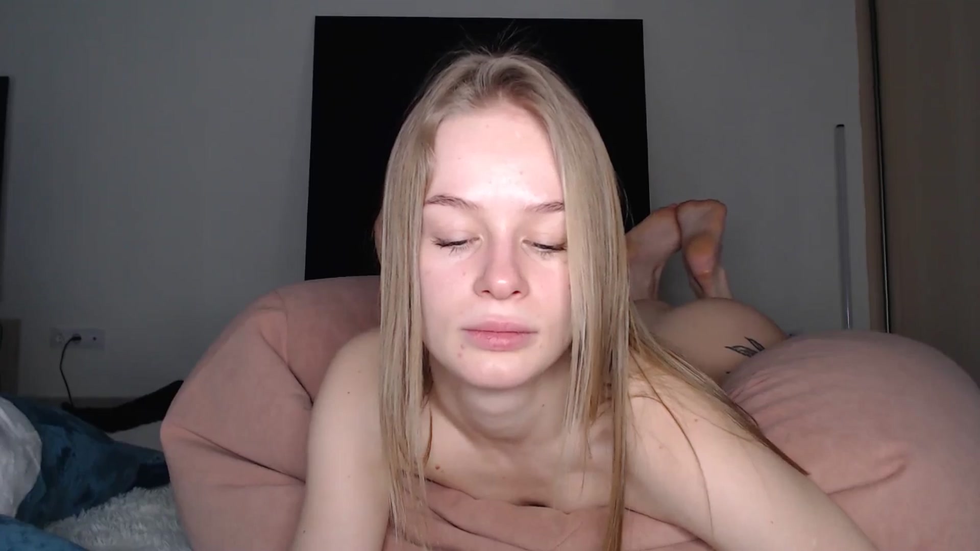 Gallery image thumbnail from Blondino4ka07's myfreecams stream on, 12/30/2024, 06:56 image 17 of 20