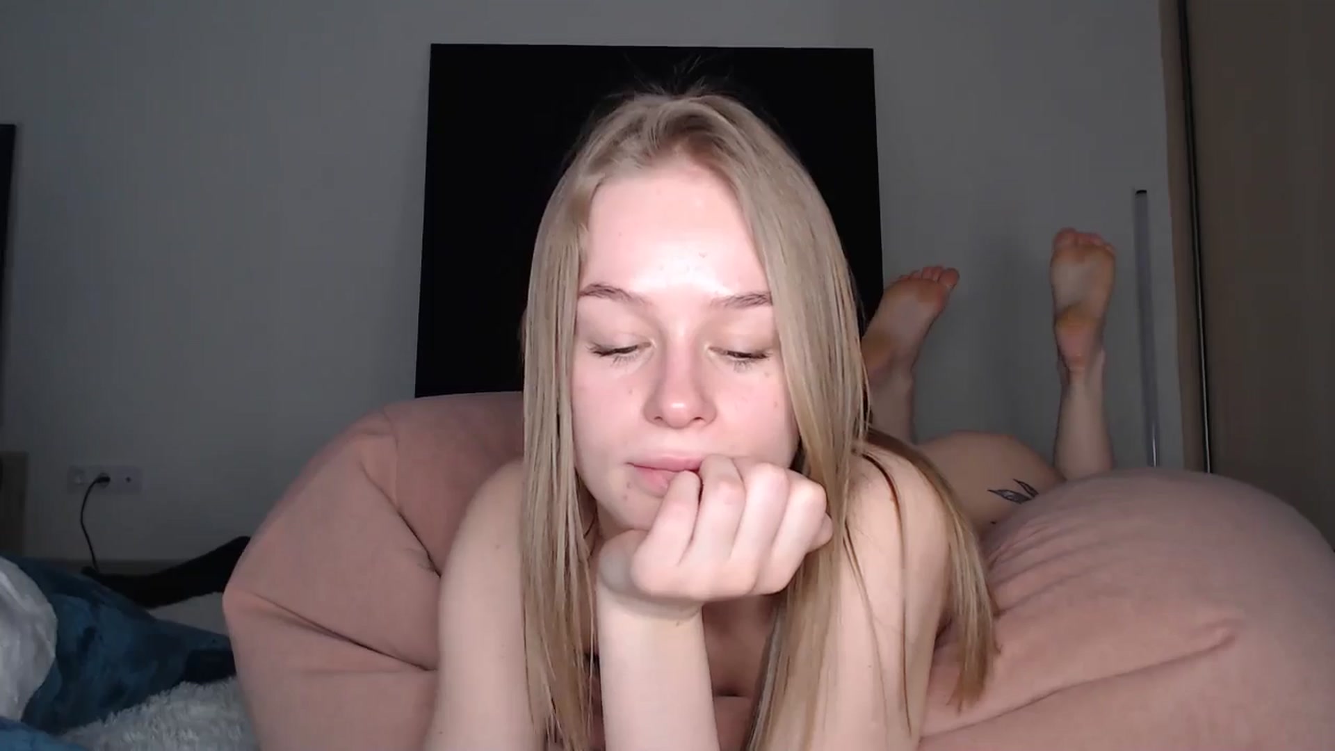 Gallery image thumbnail from Blondino4ka07's myfreecams stream on, 12/30/2024, 06:56 image 18 of 20