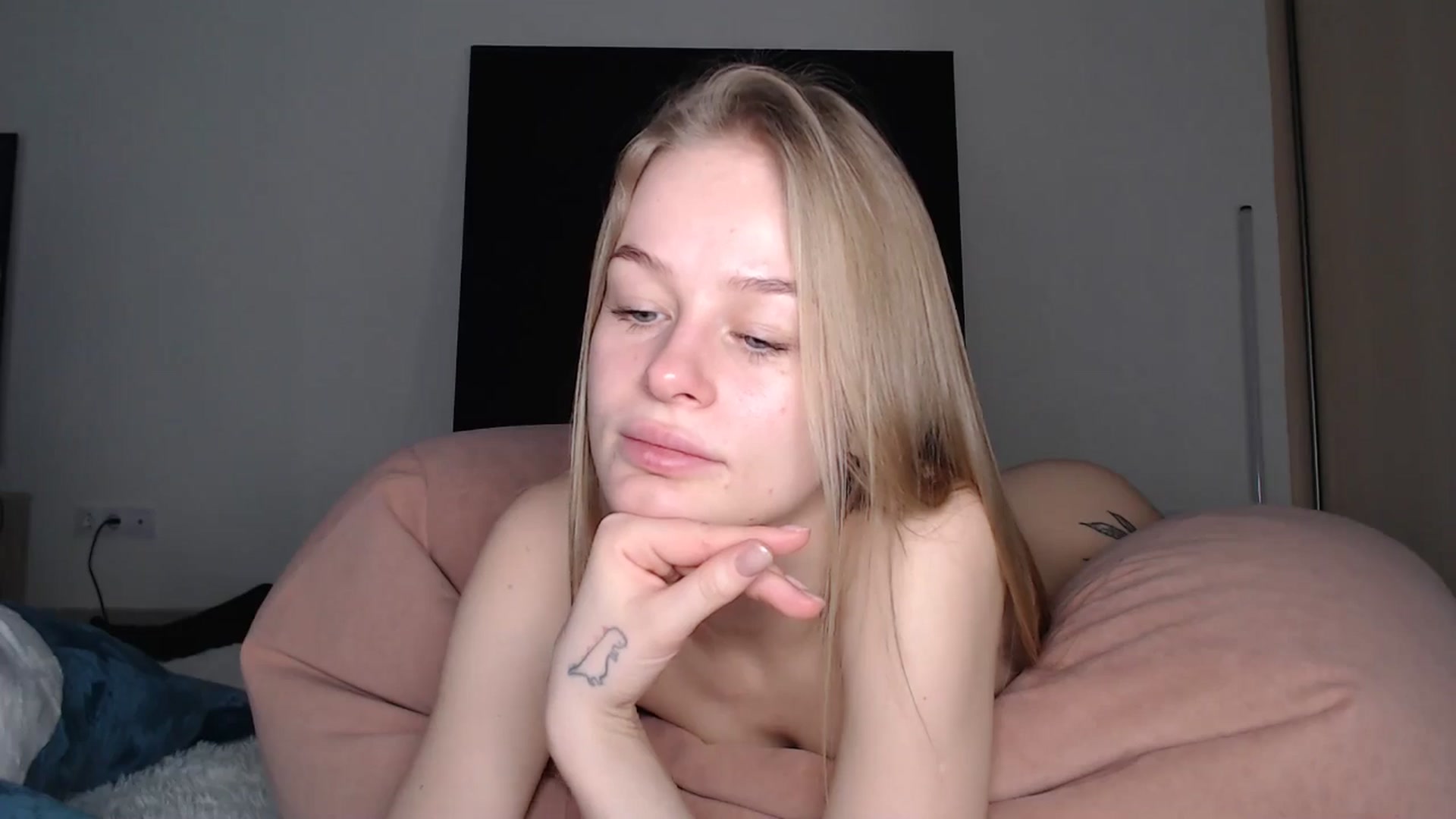 Gallery image thumbnail from Blondino4ka07's myfreecams stream on, 12/30/2024, 06:56 image 14 of 20