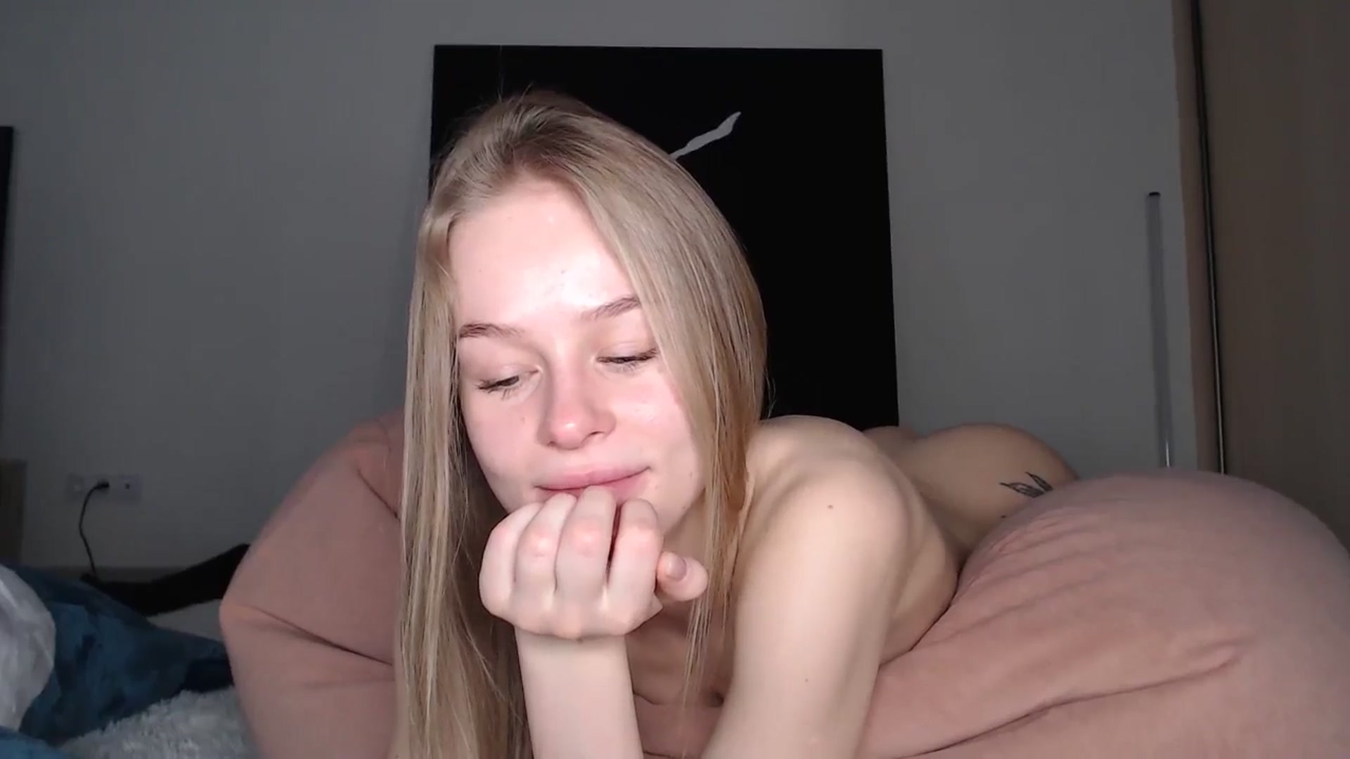 Gallery image thumbnail from Blondino4ka07's myfreecams stream on, 12/30/2024, 06:56 image 11 of 20