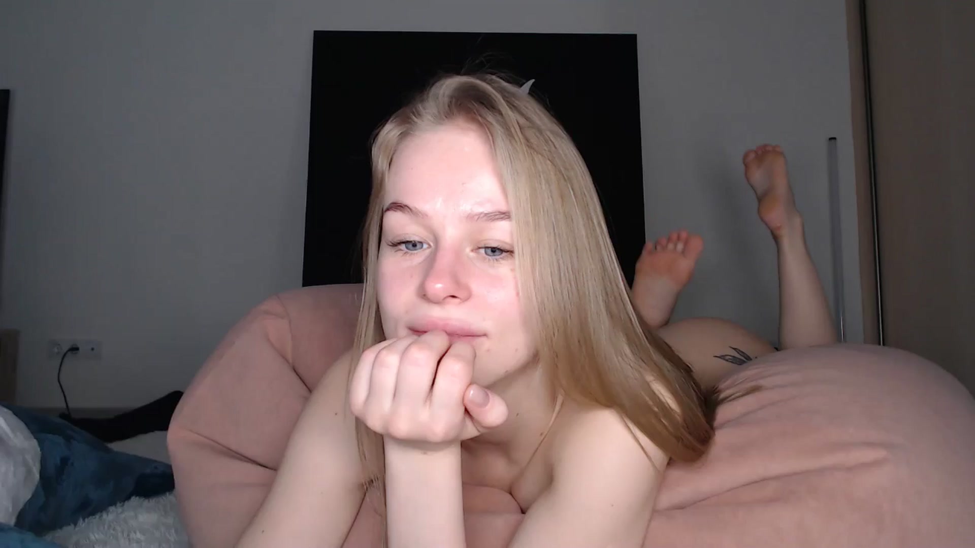 Gallery image thumbnail from Blondino4ka07's myfreecams stream on, 12/30/2024, 06:56 image 1 of 20