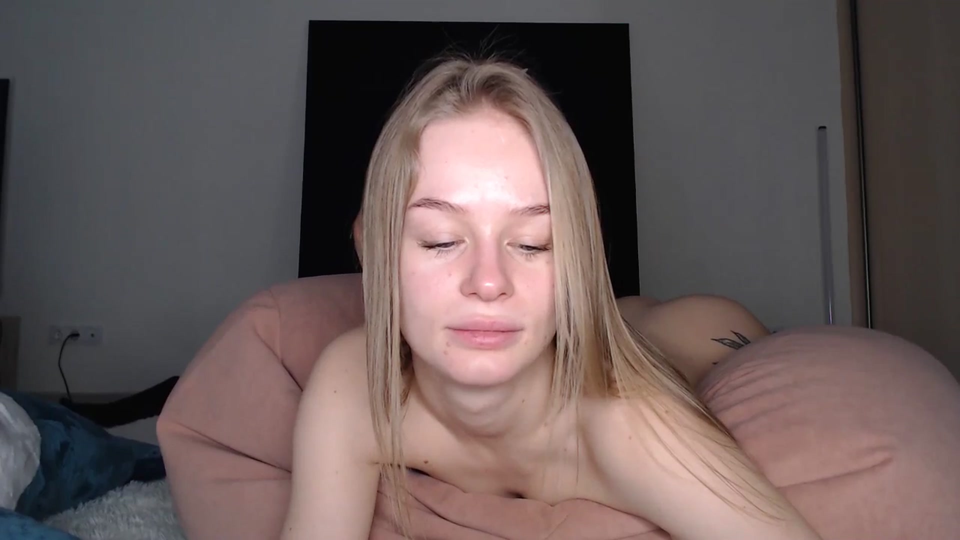 Gallery image thumbnail from Blondino4ka07's myfreecams stream on, 12/30/2024, 06:56 image 15 of 20