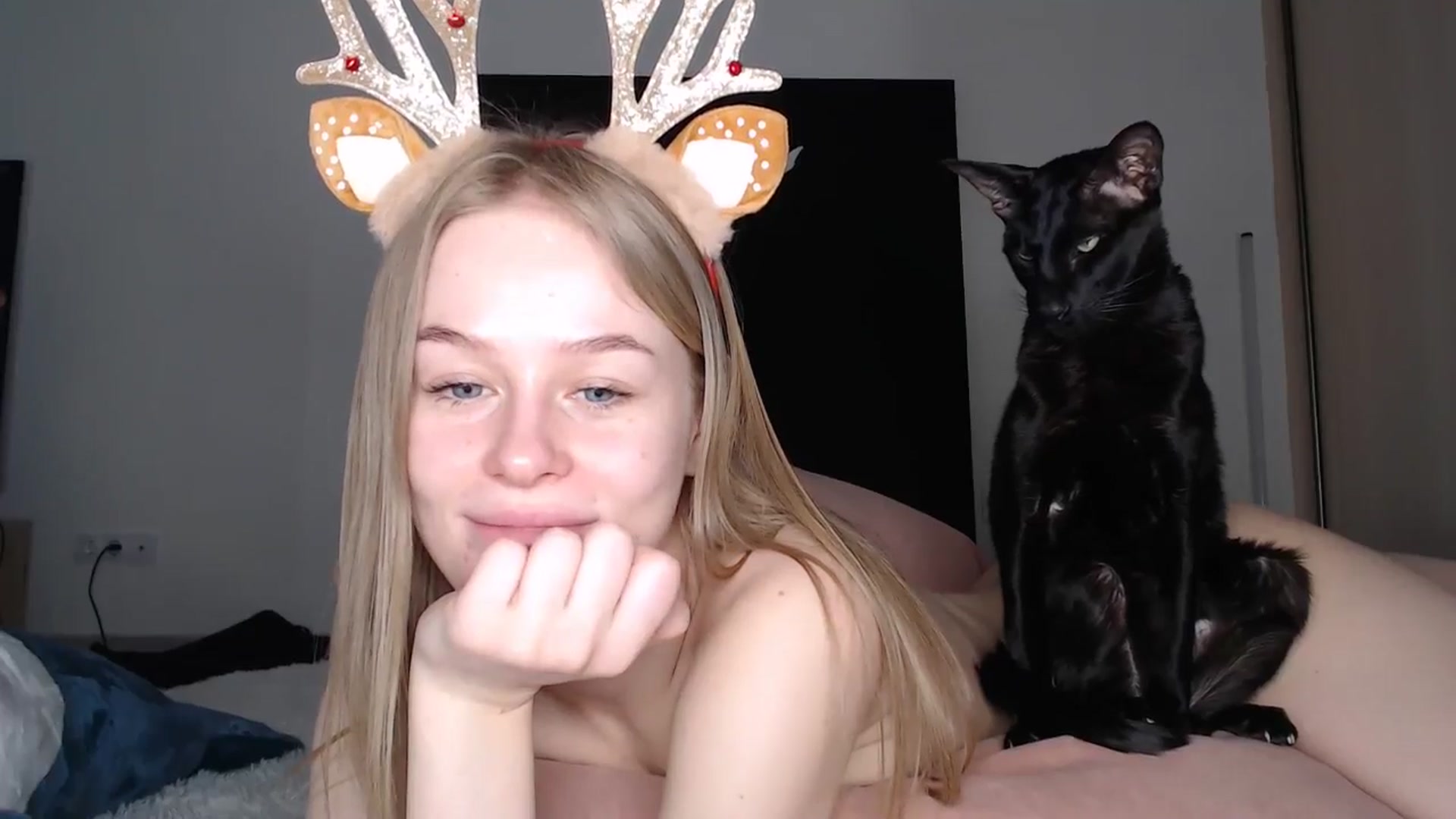 Gallery image thumbnail from Blondino4ka07's myfreecams stream on, 12/30/2024, 07:49 image 17 of 20