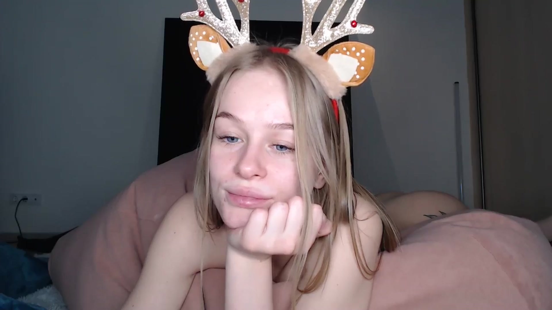 Gallery image thumbnail from Blondino4ka07's myfreecams stream on, 12/30/2024, 09:48 image 17 of 20