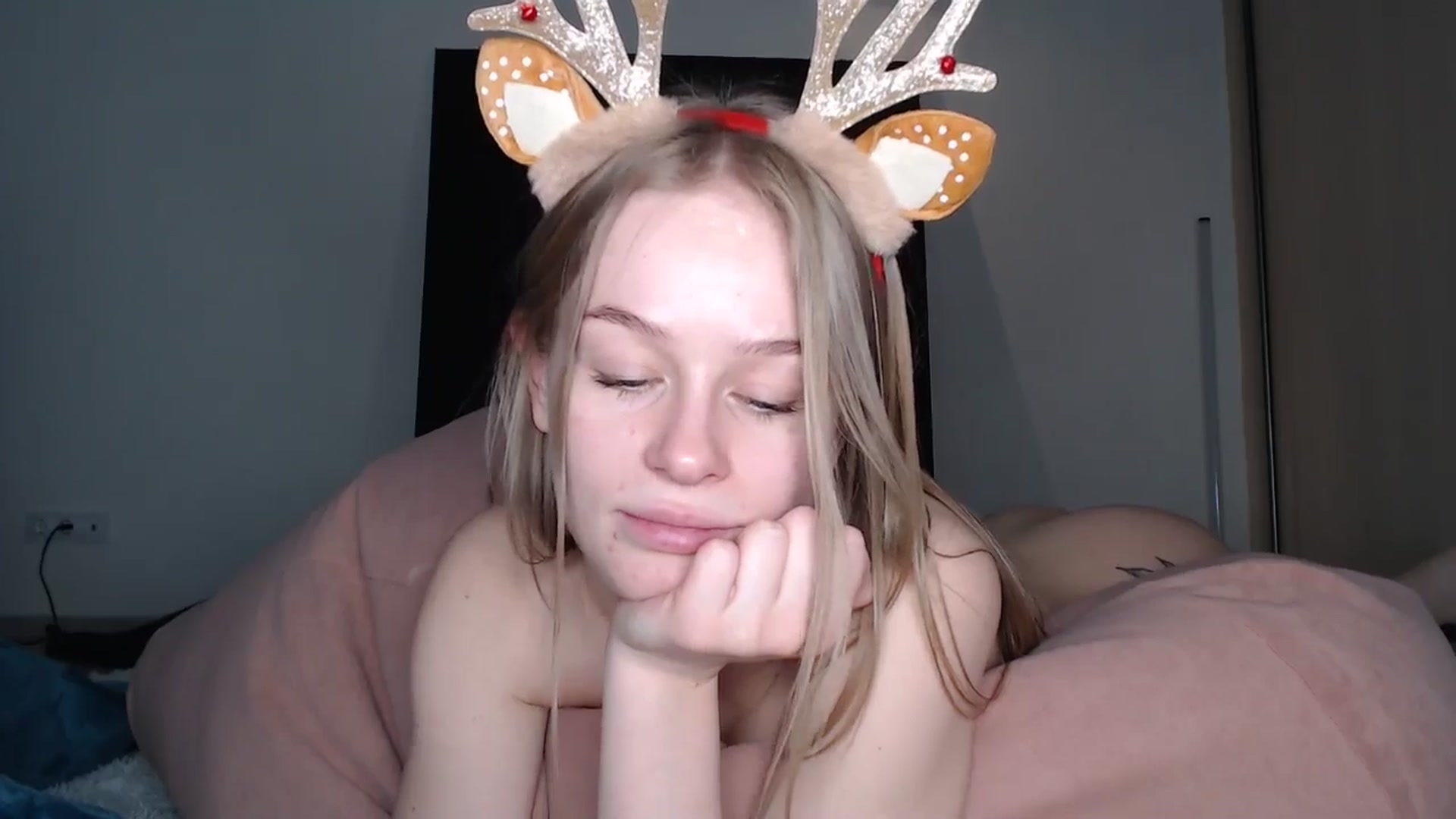 Gallery image thumbnail from Blondino4ka07's myfreecams stream on, 12/30/2024, 09:48 image 16 of 20