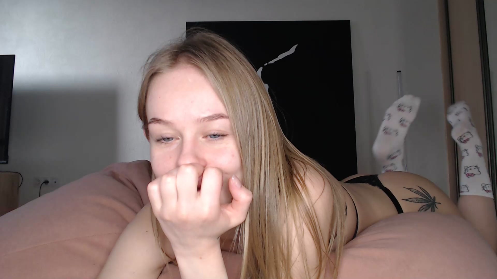 Gallery image thumbnail from Blondino4ka07's myfreecams stream on, 12/31/2024, 08:40 image 9 of 20