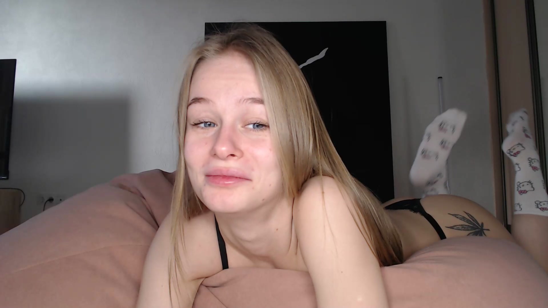 Gallery image thumbnail from Blondino4ka07's myfreecams stream on, 12/31/2024, 08:40 image 15 of 20