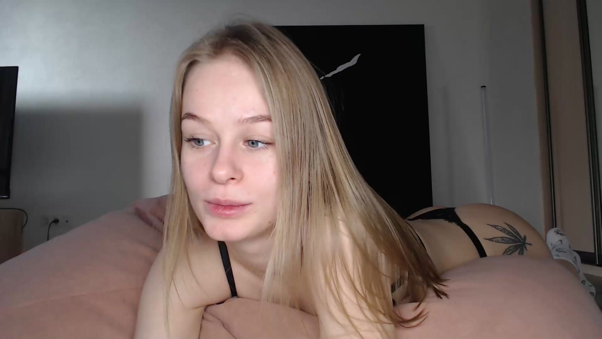 Gallery image thumbnail from Blondino4ka07's myfreecams stream on, 12/31/2024, 08:40 image 6 of 20