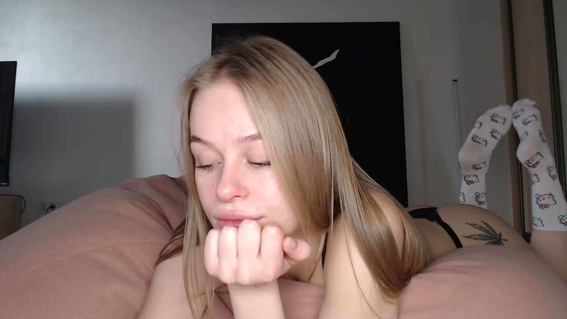 Gallery image thumbnail from Blondino4ka07's myfreecams stream on, 12/31/2024, 08:40 image 17 of 20