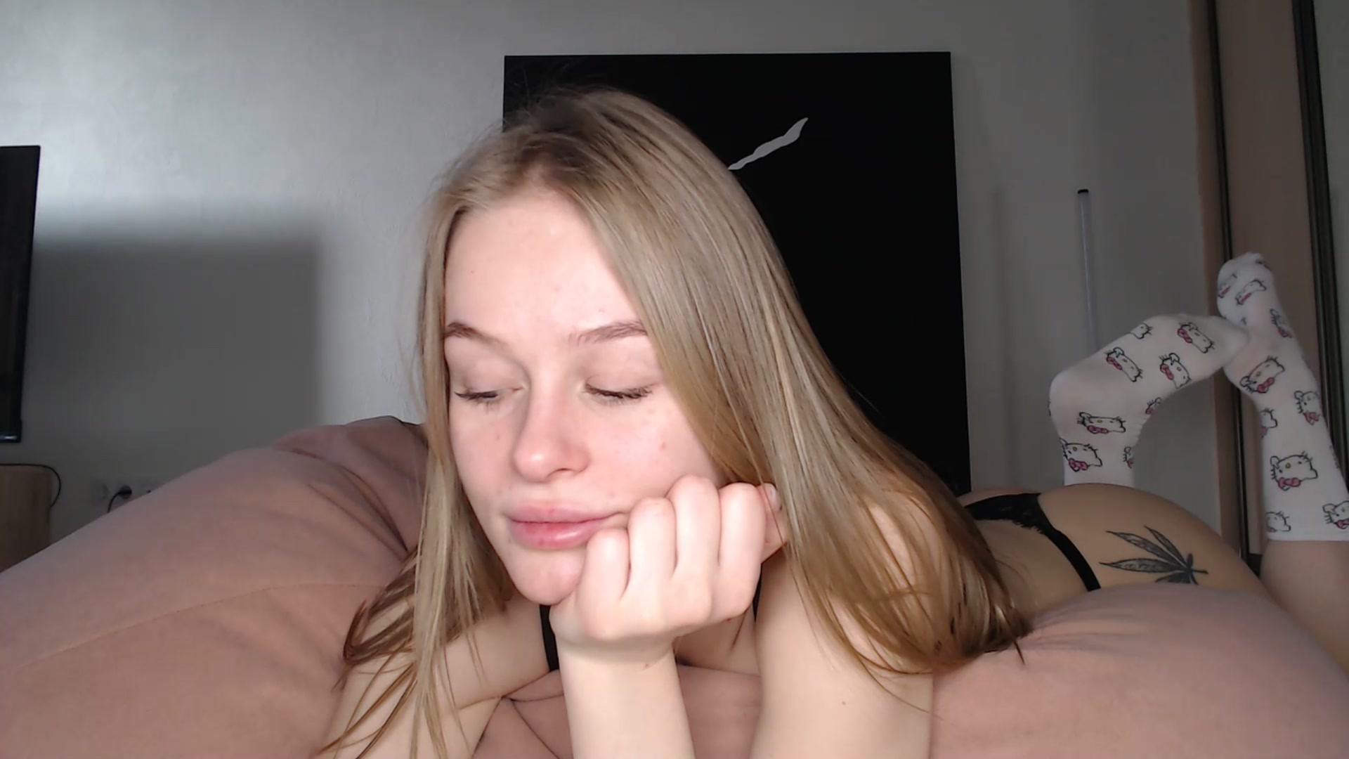 Gallery image thumbnail from Blondino4ka07's myfreecams stream on, 12/31/2024, 08:40 image 18 of 20