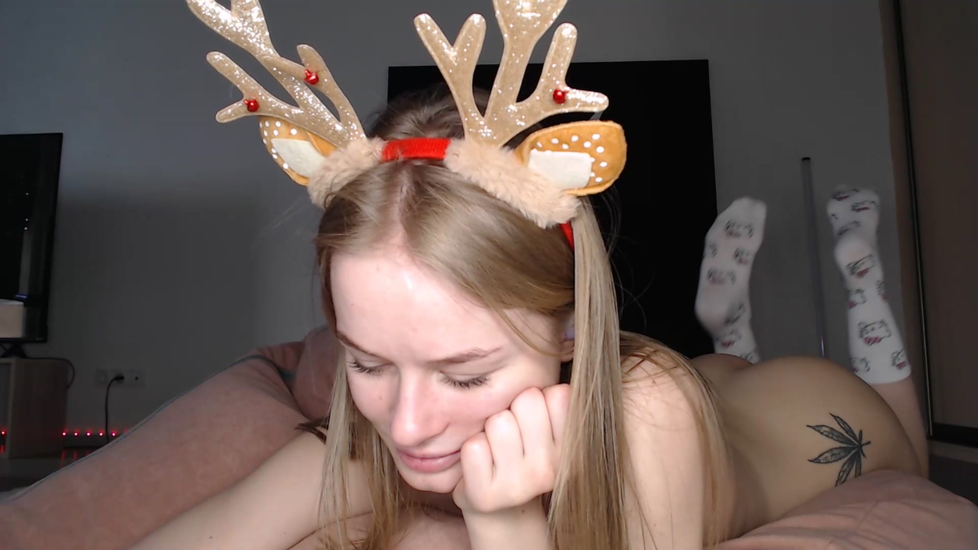 Gallery image thumbnail from Blondino4ka07's myfreecams stream on, 12/31/2024, 09:46 image 8 of 20