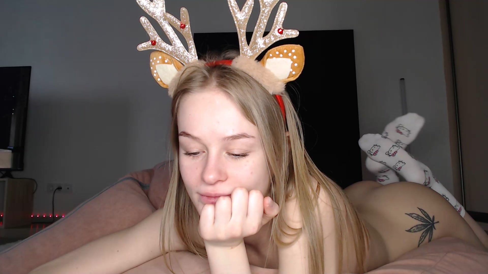Gallery image thumbnail from Blondino4ka07's myfreecams stream on, 12/31/2024, 09:46 image 9 of 20