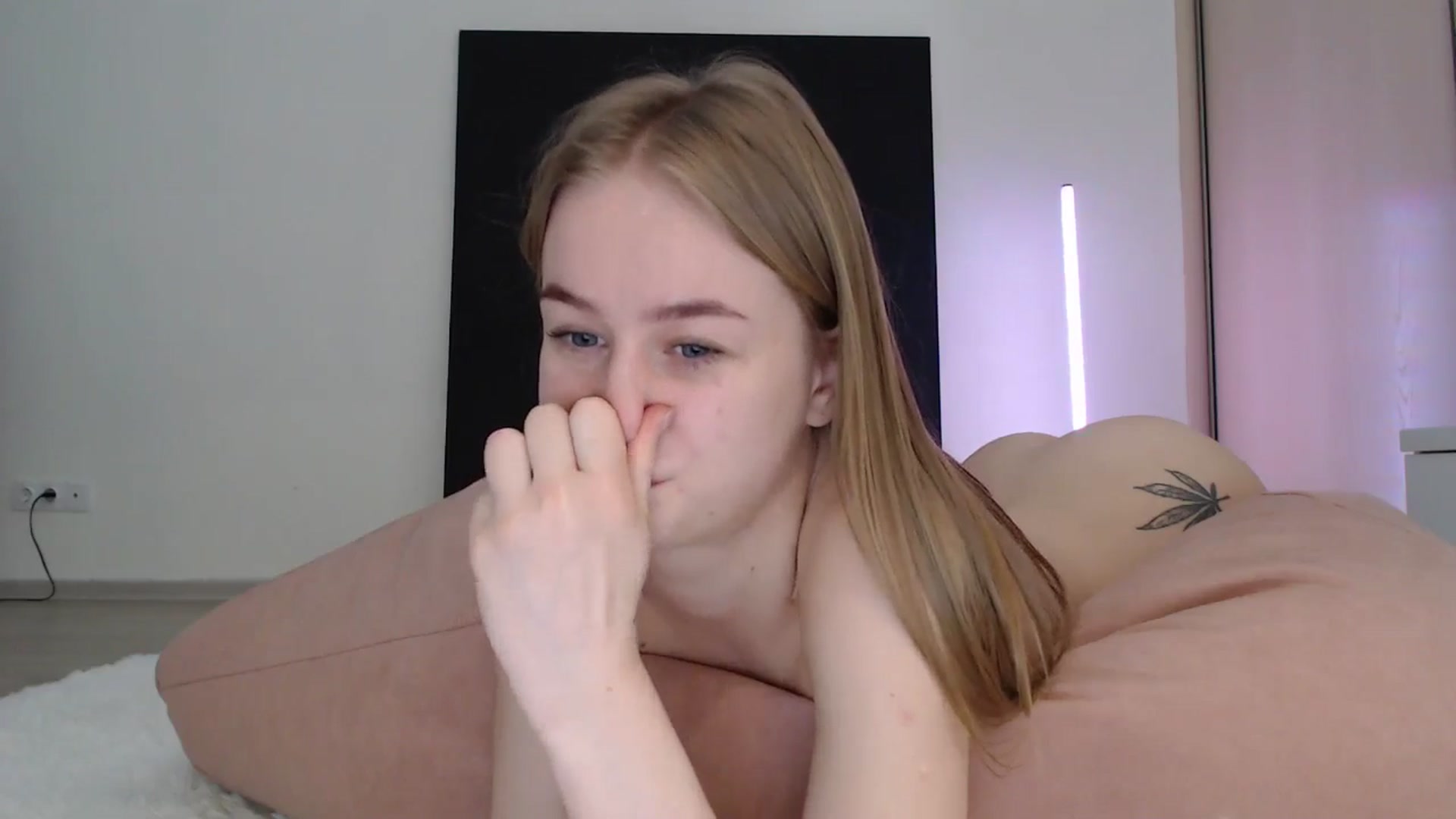 Gallery image thumbnail from Blondino4ka07's myfreecams stream on, 01/05/2025, 16:23 image 13 of 20