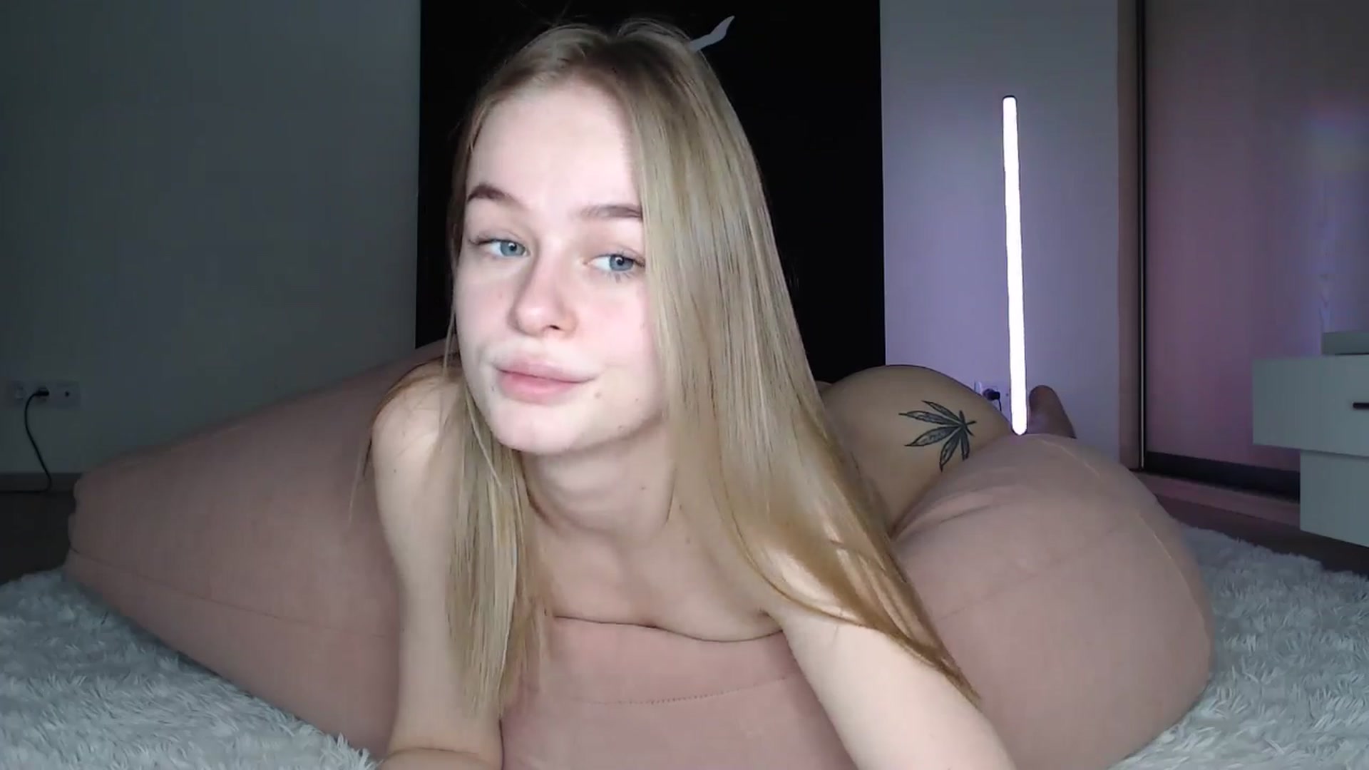 Gallery image thumbnail from Blondino4ka07's myfreecams stream on, 01/05/2025, 16:23 image 4 of 20