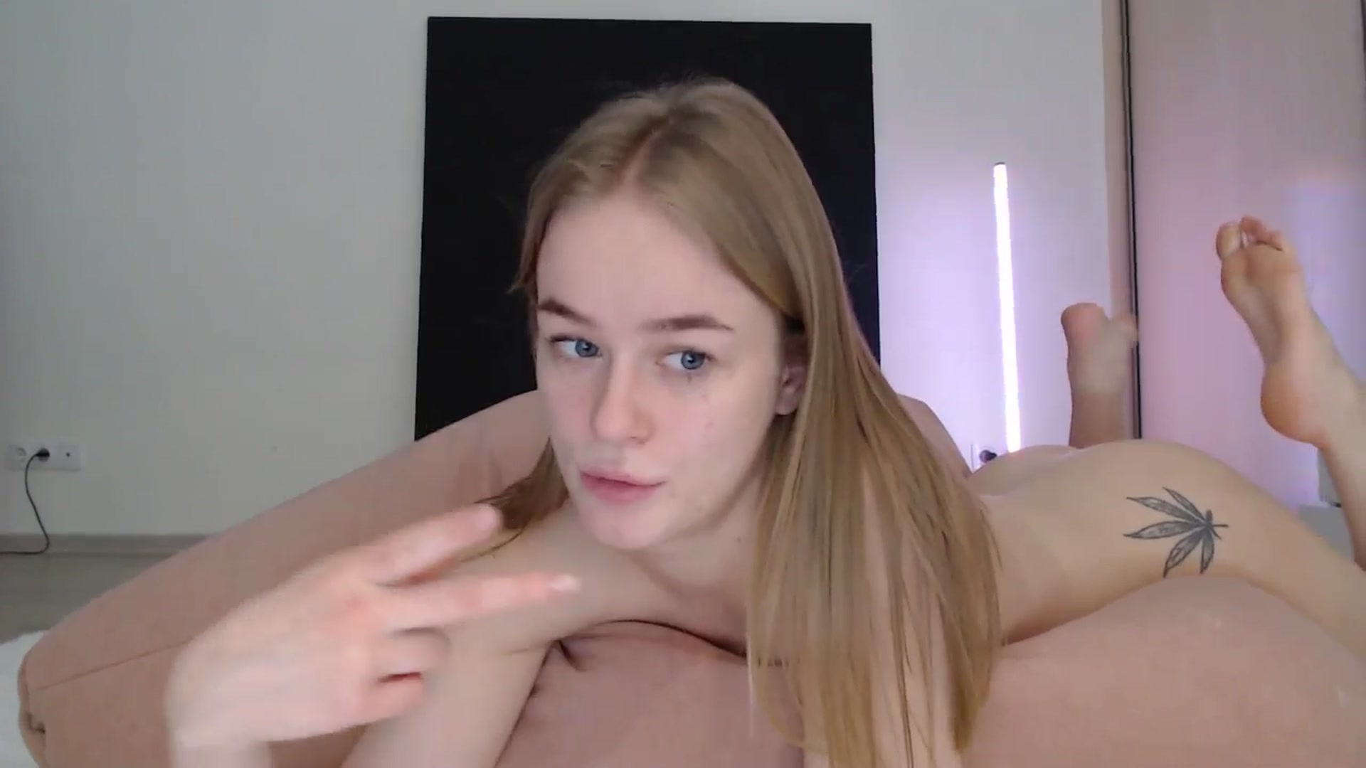 Gallery image thumbnail from Blondino4ka07's myfreecams stream on, 01/05/2025, 16:23 image 10 of 20