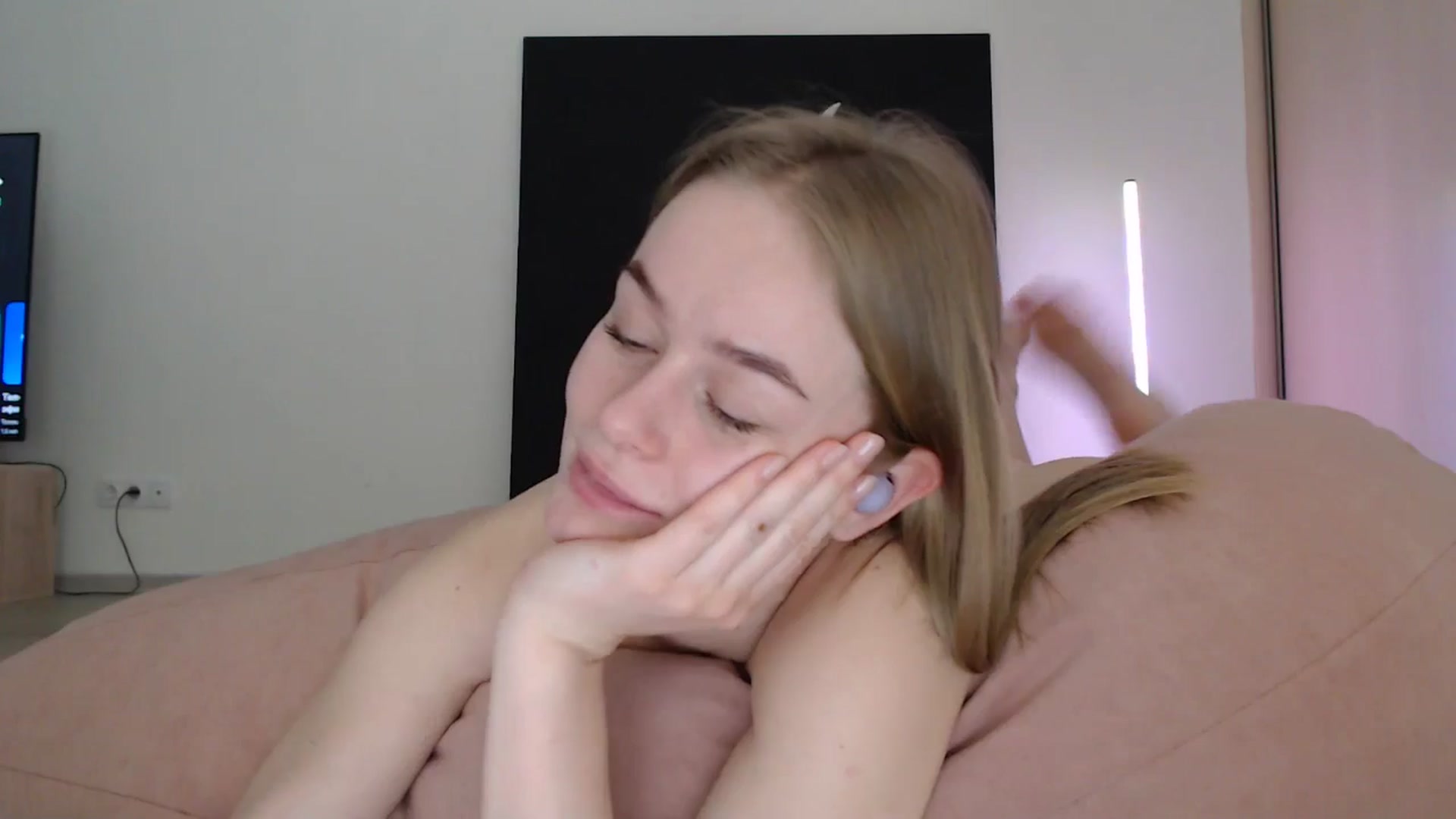 Gallery image thumbnail from Blondino4ka07's myfreecams stream on, 01/05/2025, 19:11 image 17 of 20
