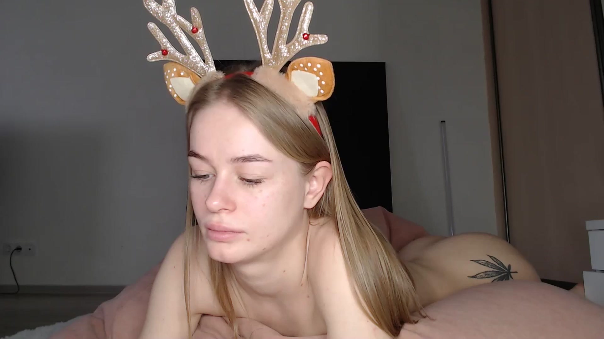 Gallery image thumbnail from Blondino4ka07's myfreecams stream on, 01/06/2025, 06:49 image 16 of 20