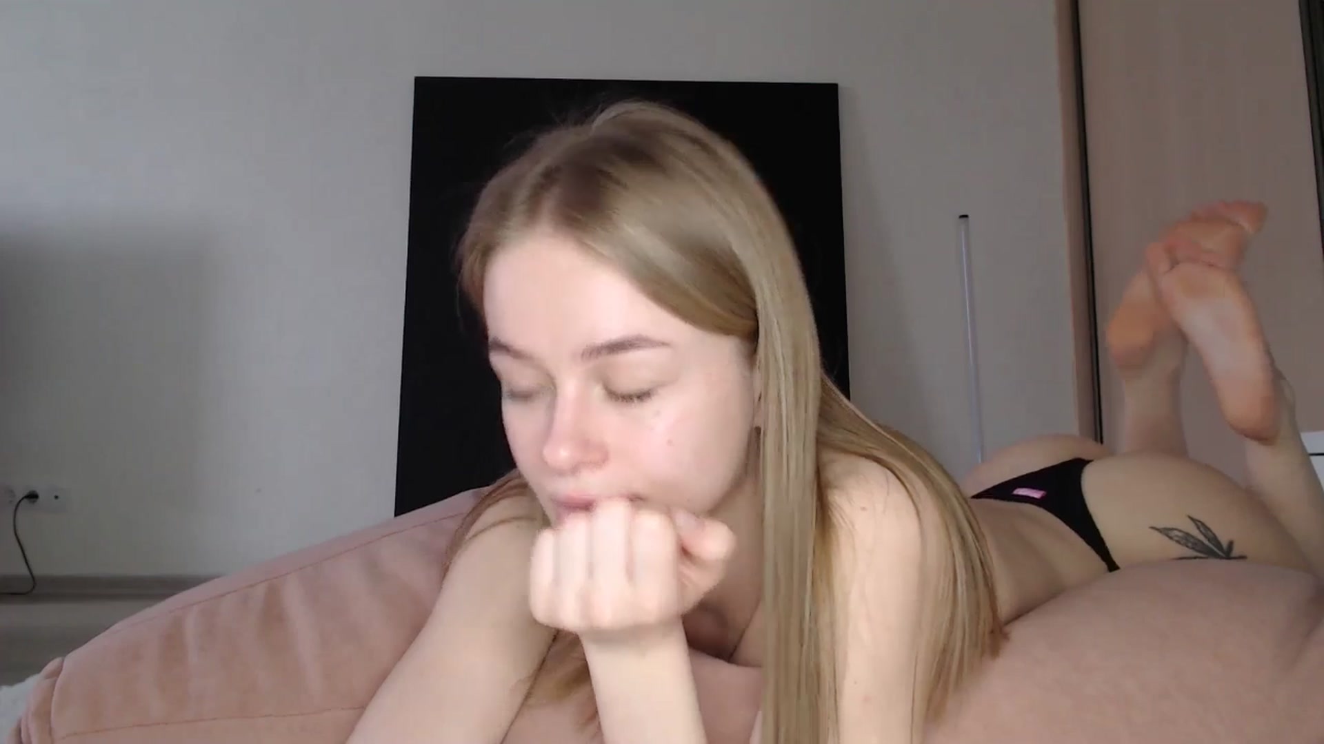 Gallery image thumbnail from Blondino4ka07's myfreecams stream on, 01/06/2025, 07:56 image 9 of 20