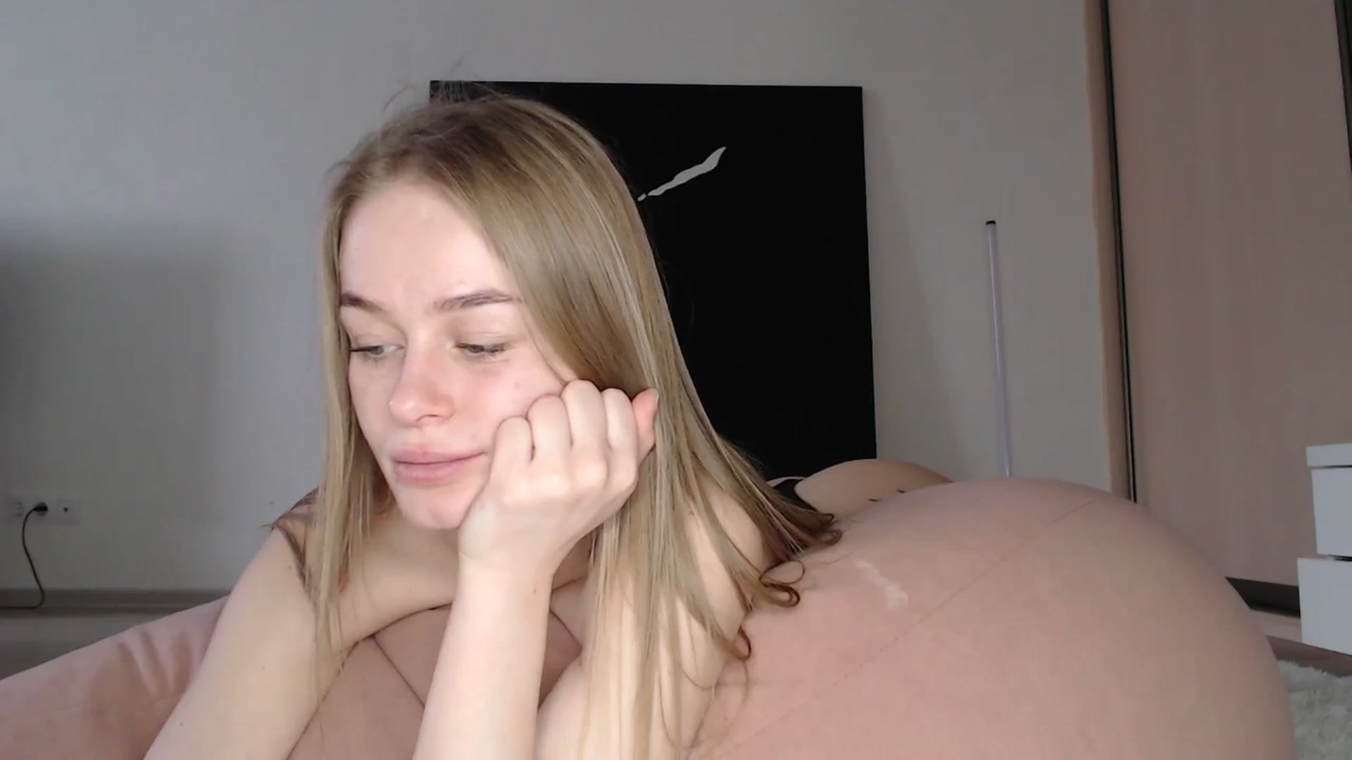 Gallery image thumbnail from Blondino4ka07's myfreecams stream on, 01/06/2025, 09:25 image 7 of 20