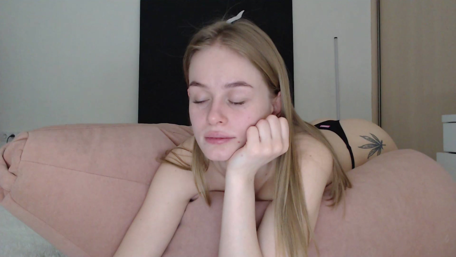 Gallery image thumbnail from Blondino4ka07's myfreecams stream on, 01/06/2025, 18:30 image 1 of 20